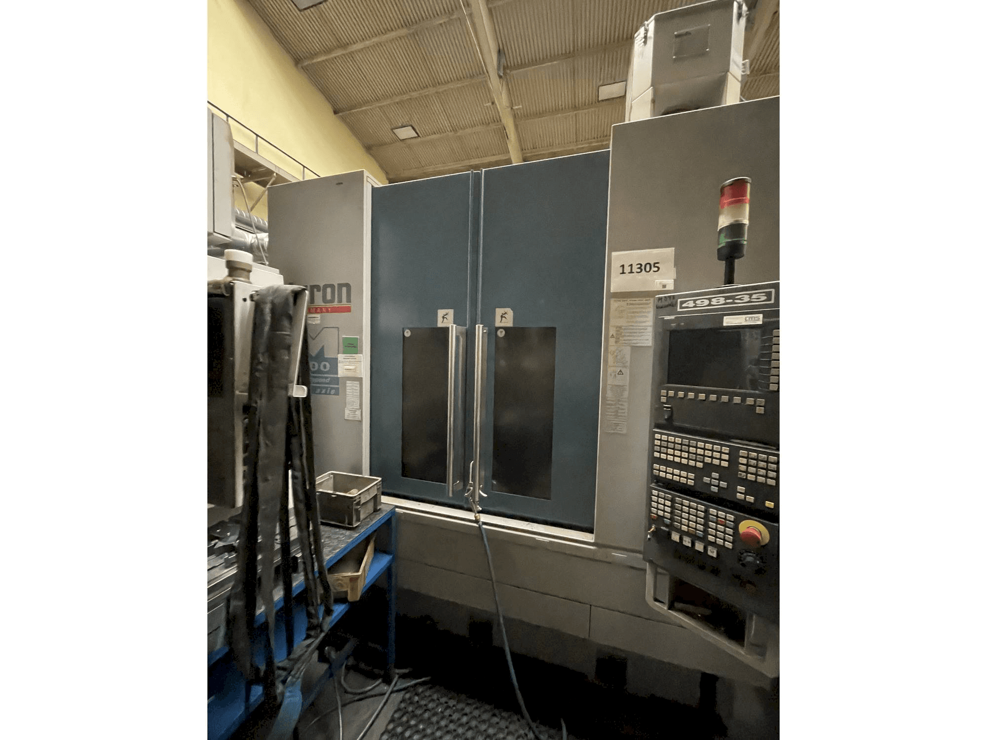Frontansicht der CHIRON MILL FA 800 Maschine