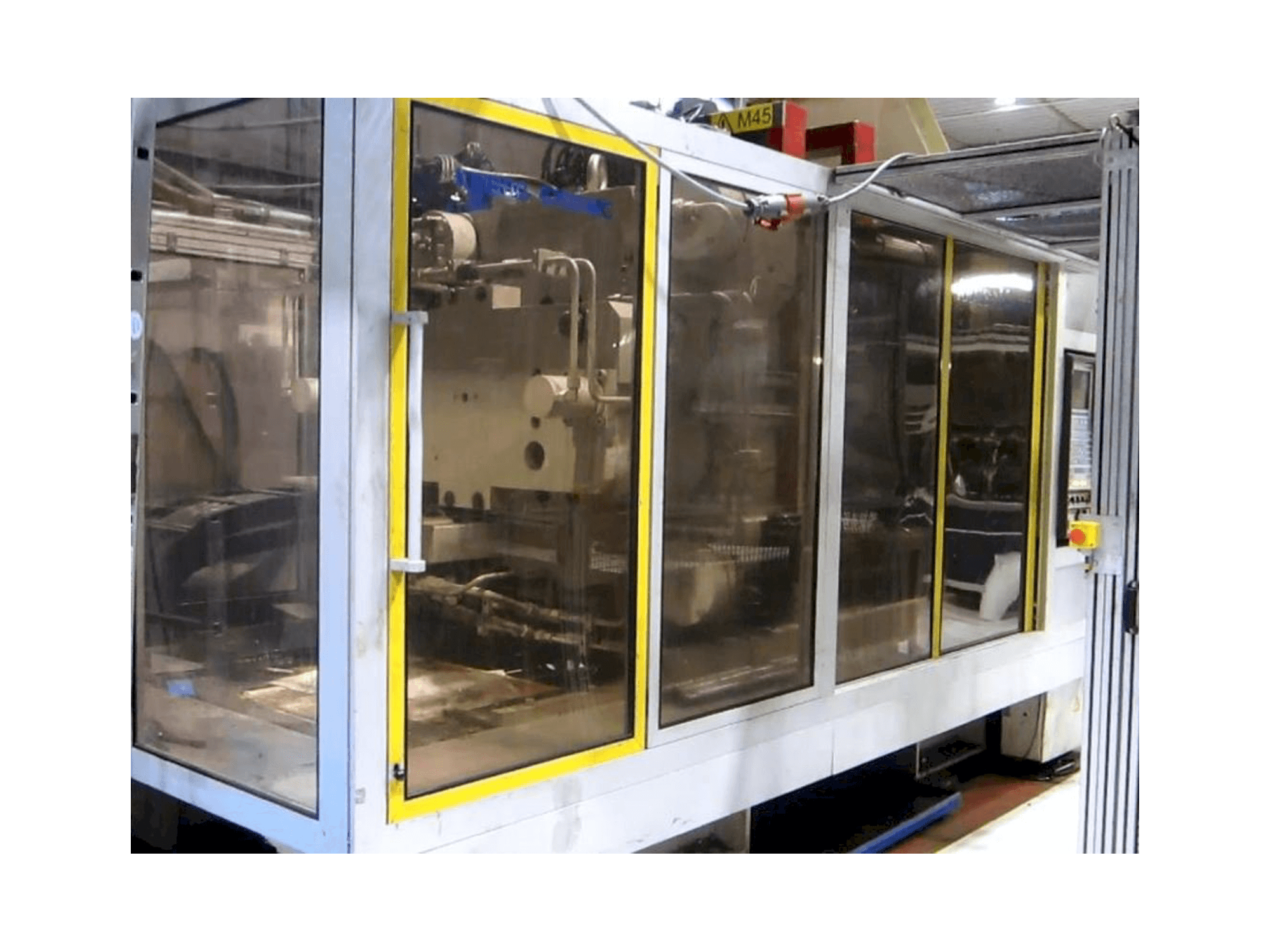 Frontansicht der Krauss Maffei KM 800/5700 MC Maschine