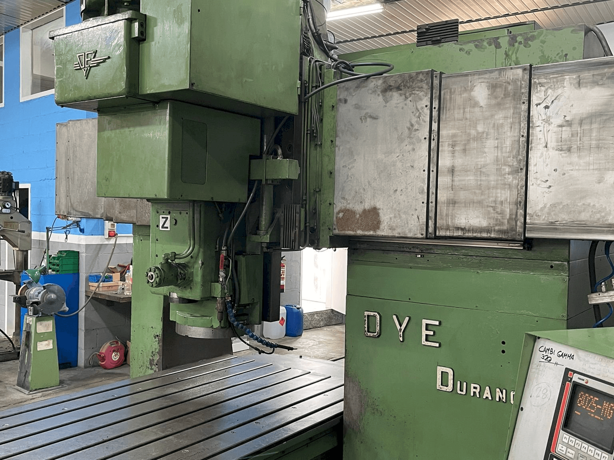 Frontansicht der DYE FBF-C-N/C Maschine