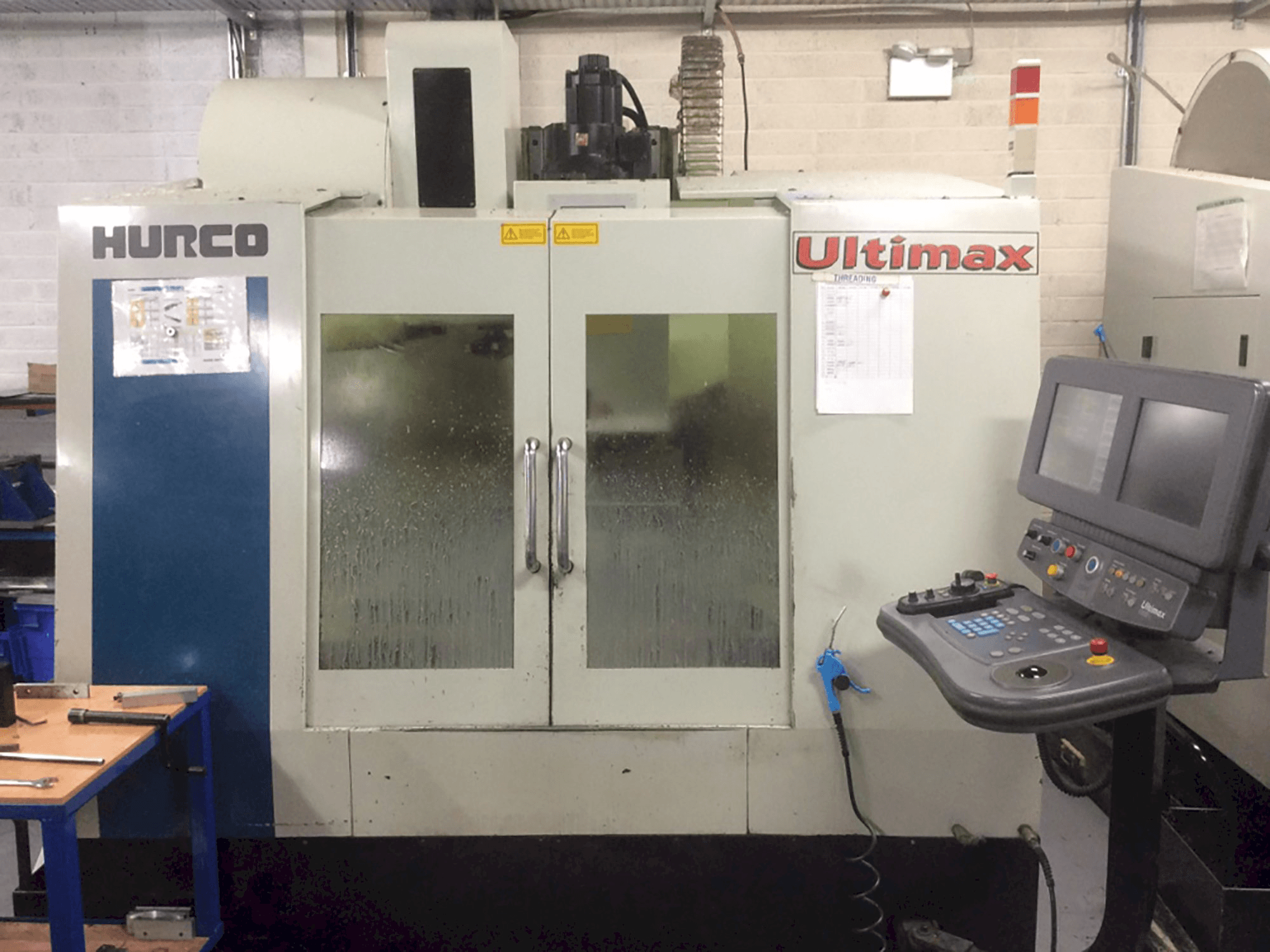 Frontansicht der Hurco Ultimax VMX30 Maschine