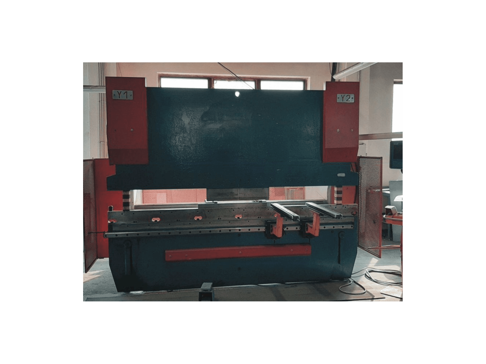 Frontansicht der BEYELER PR6 Maschine