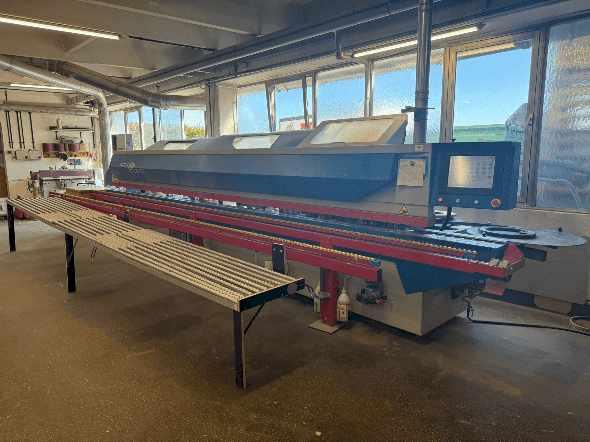 Frontansicht der OTT TWISTER Maschine