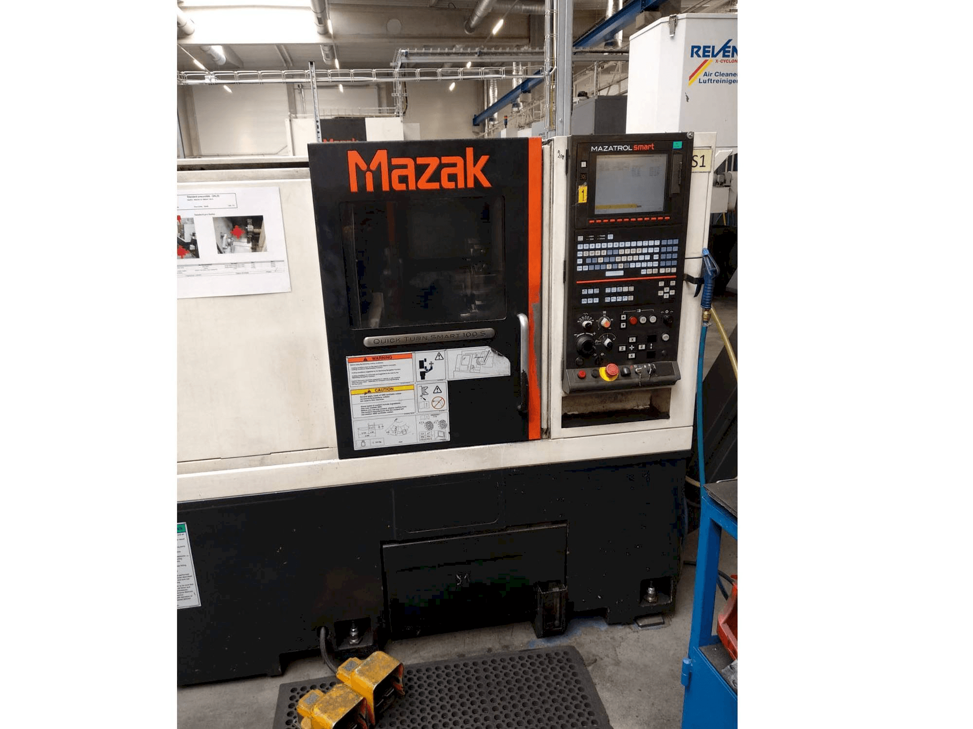 Frontansicht der Mazak Quick Turn Smart 100 S Maschine