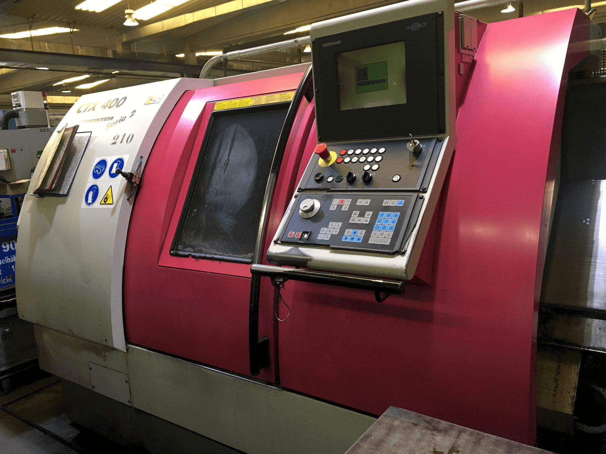 Frontansicht der Gildemeister CTX-400 S2 Maschine