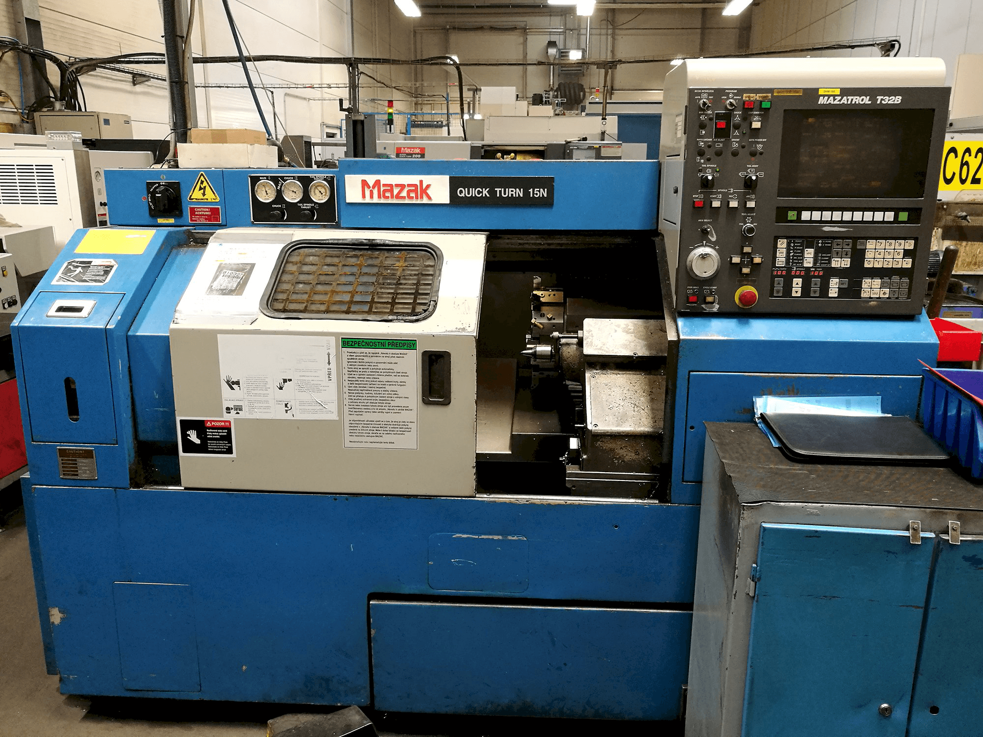 Frontansicht der Mazak QT/15N Maschine