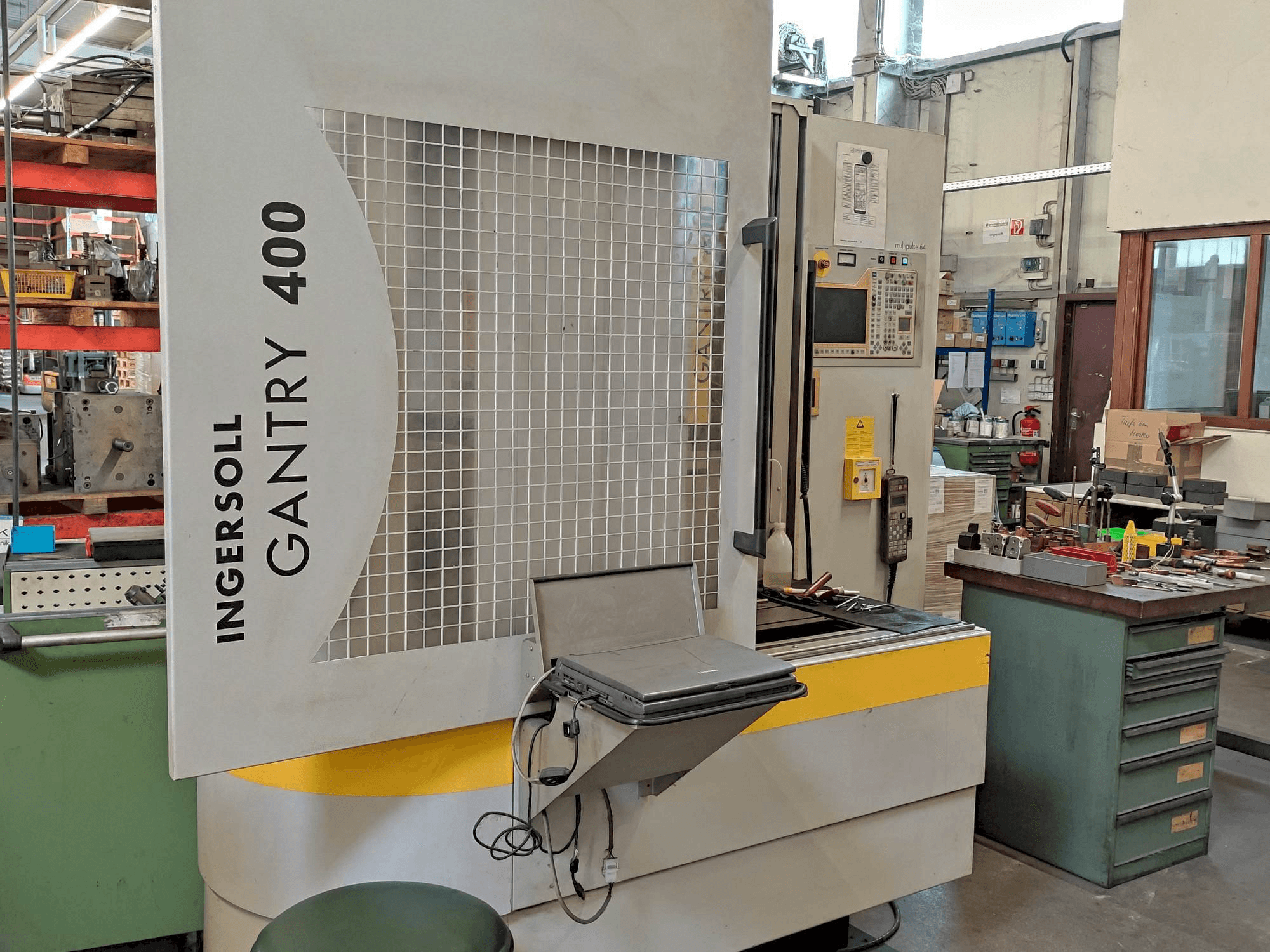 Frontansicht der INGERSOLL GANTRY 400 Maschine