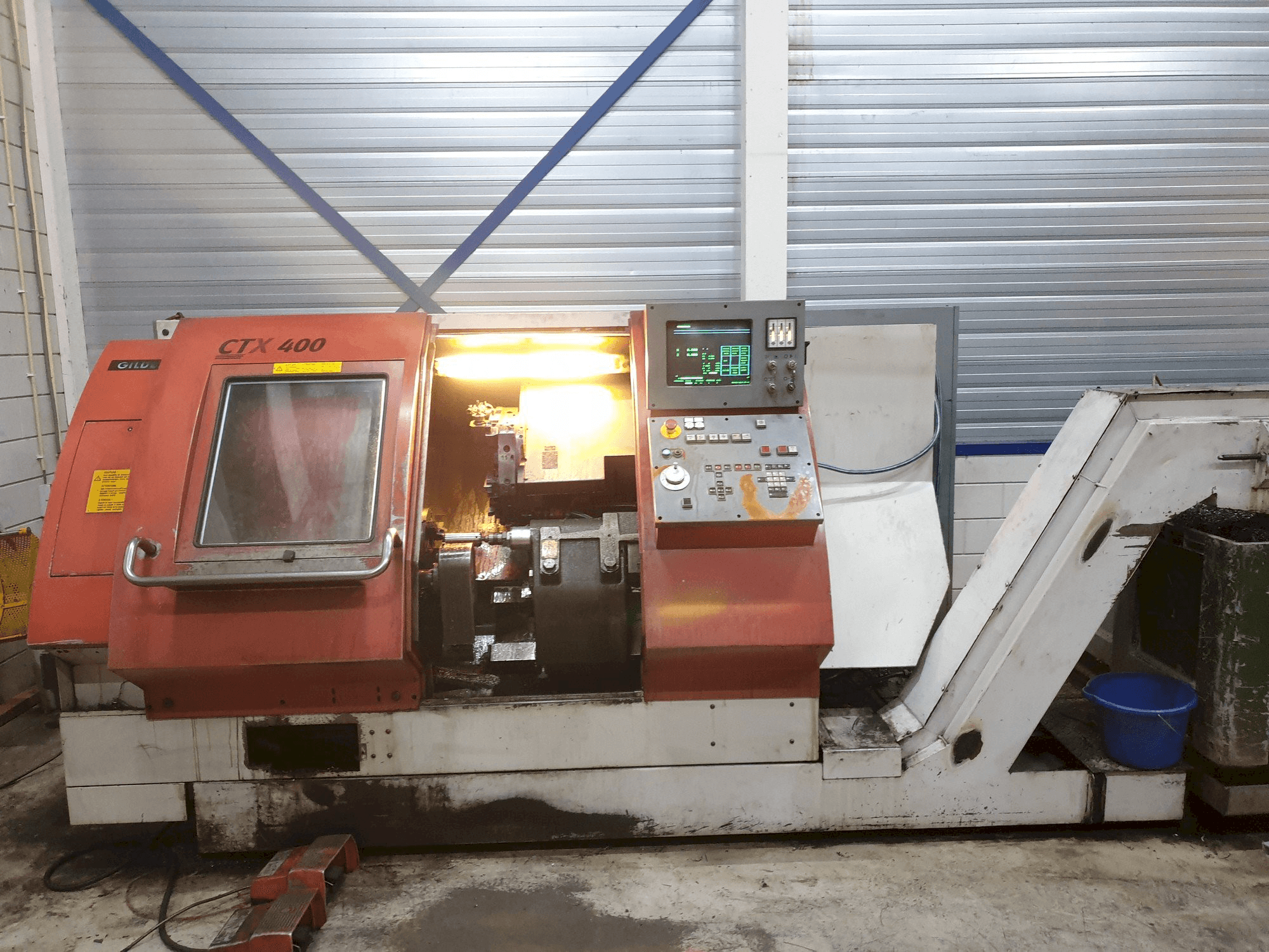 Frontansicht der Gildemeister CTX 400 Maschine
