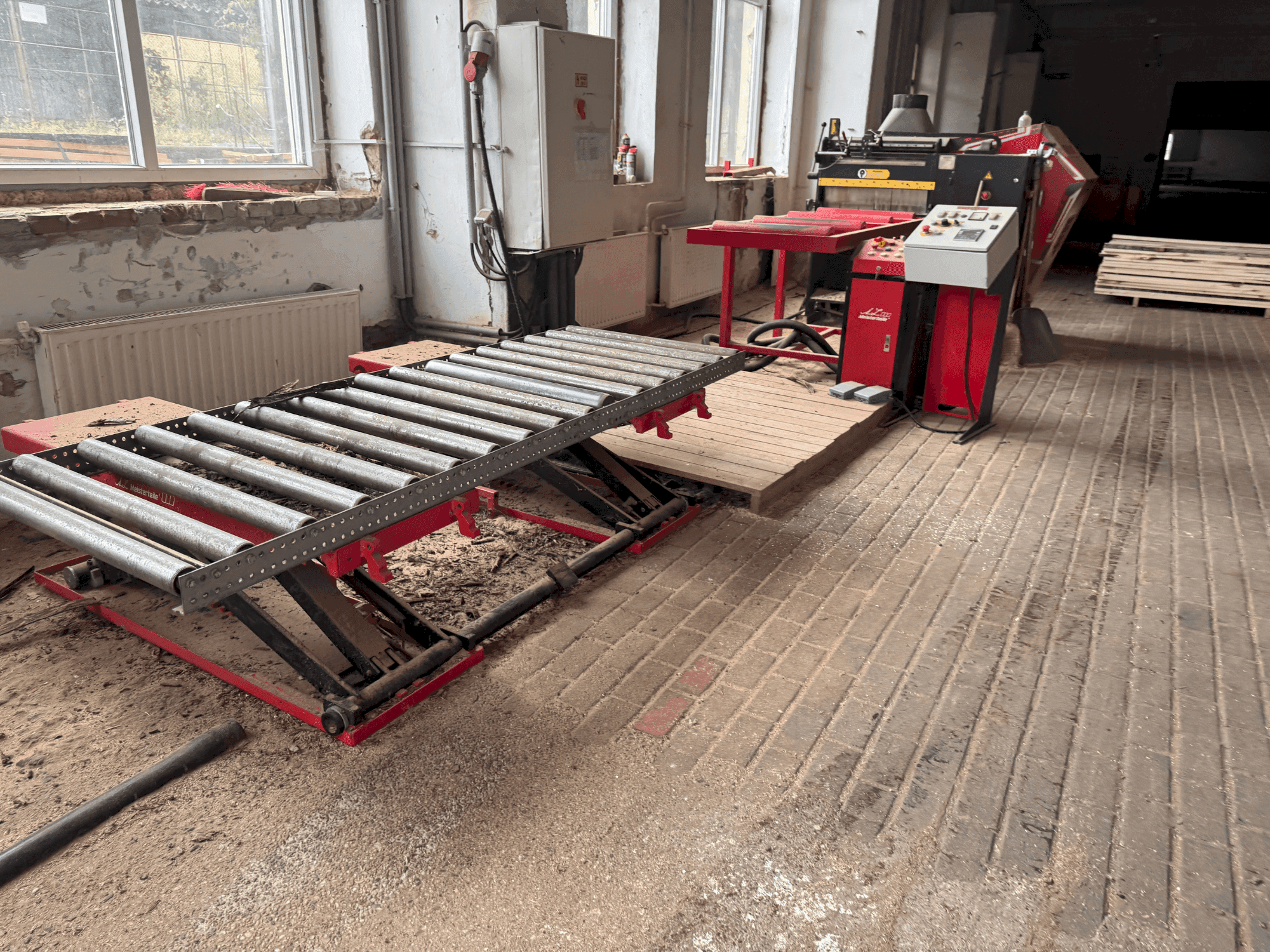 Frontansicht der WRAVOR Multirip 750 20-100 Maschine