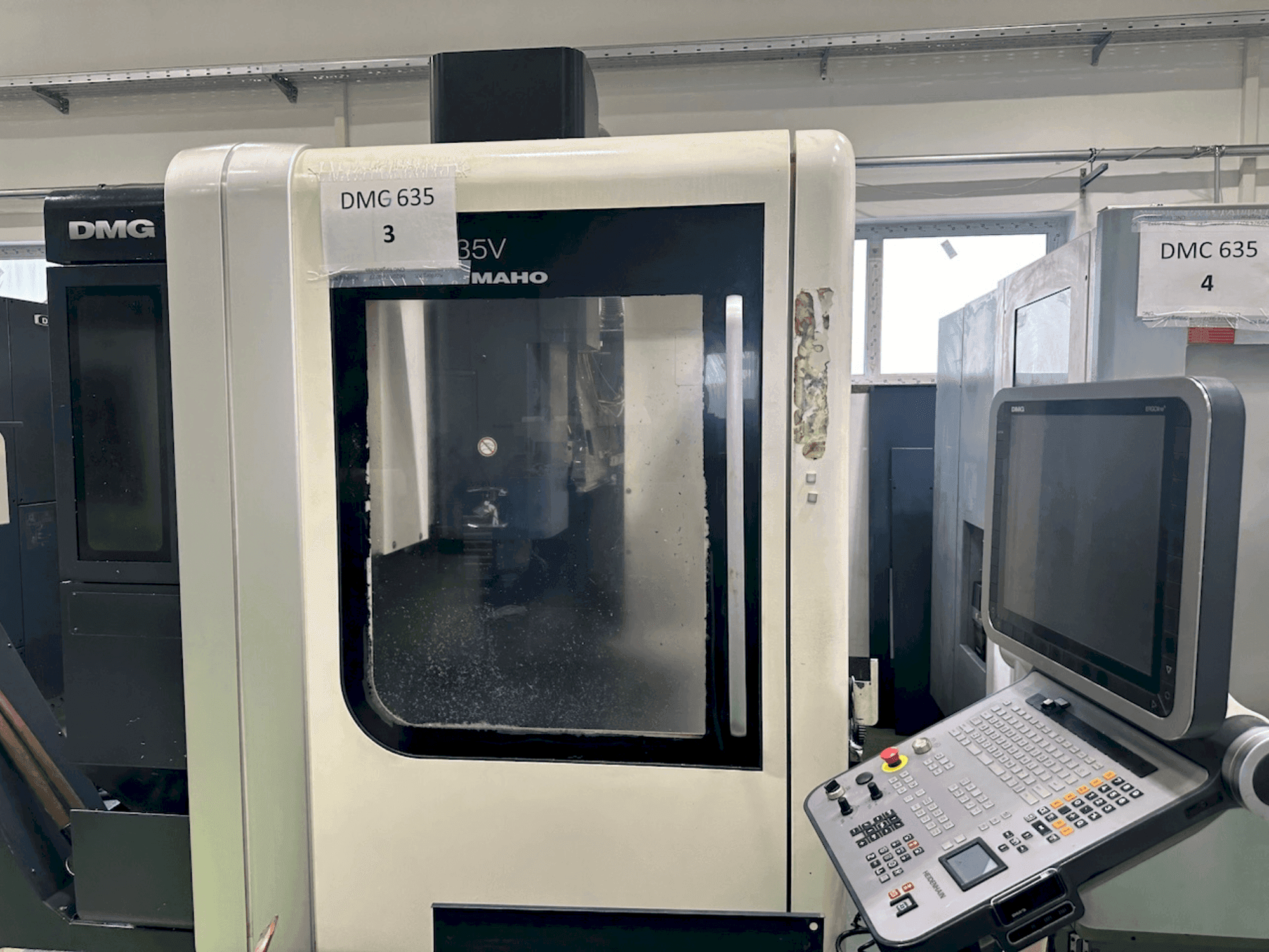 Frontansicht der DECKEL MAHO DMC 635 V Maschine