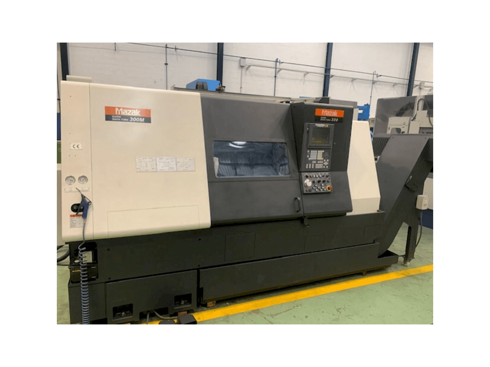 Frontansicht der Mazak SQT 300 M Maschine