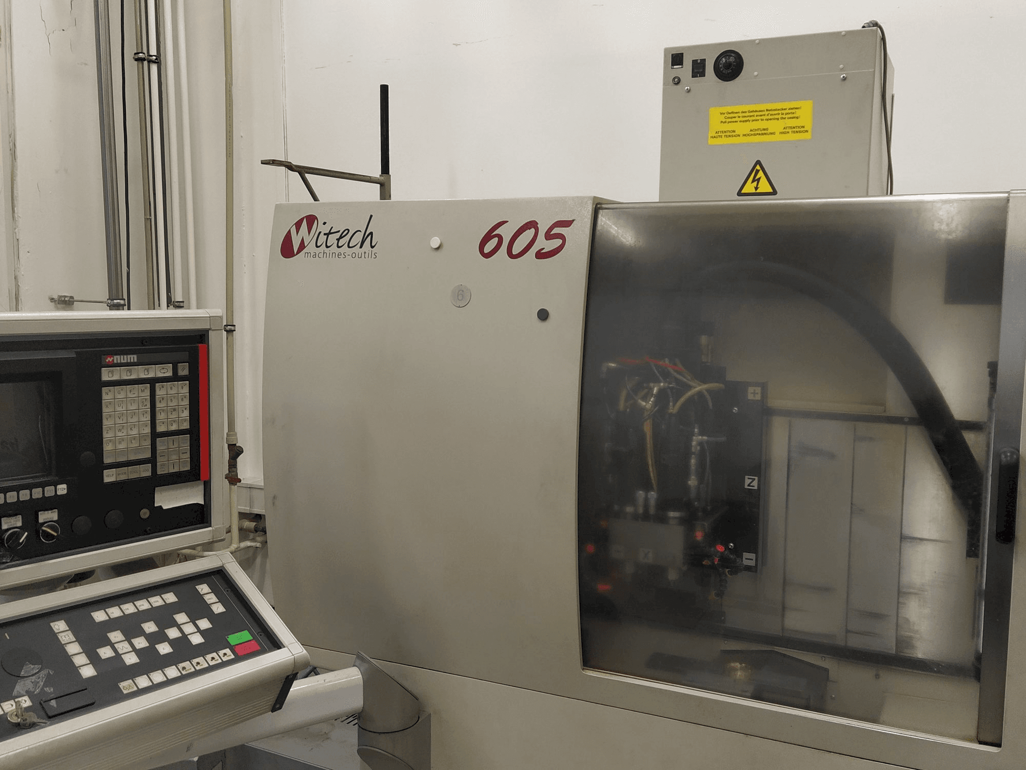 Frontansicht der Witech 605 Maschine