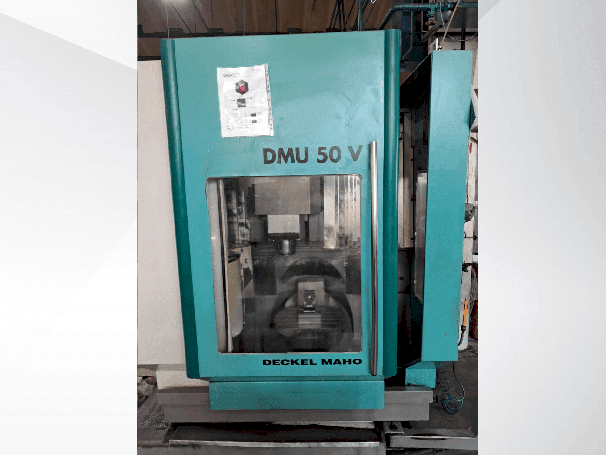 Frontansicht der DECKEL MAHO DMU 50V Maschine