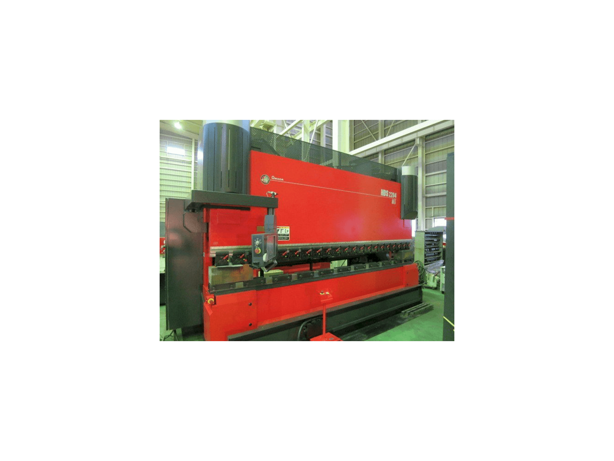 Linke Seitenansicht der AMADA HDS 2204NT Maschine