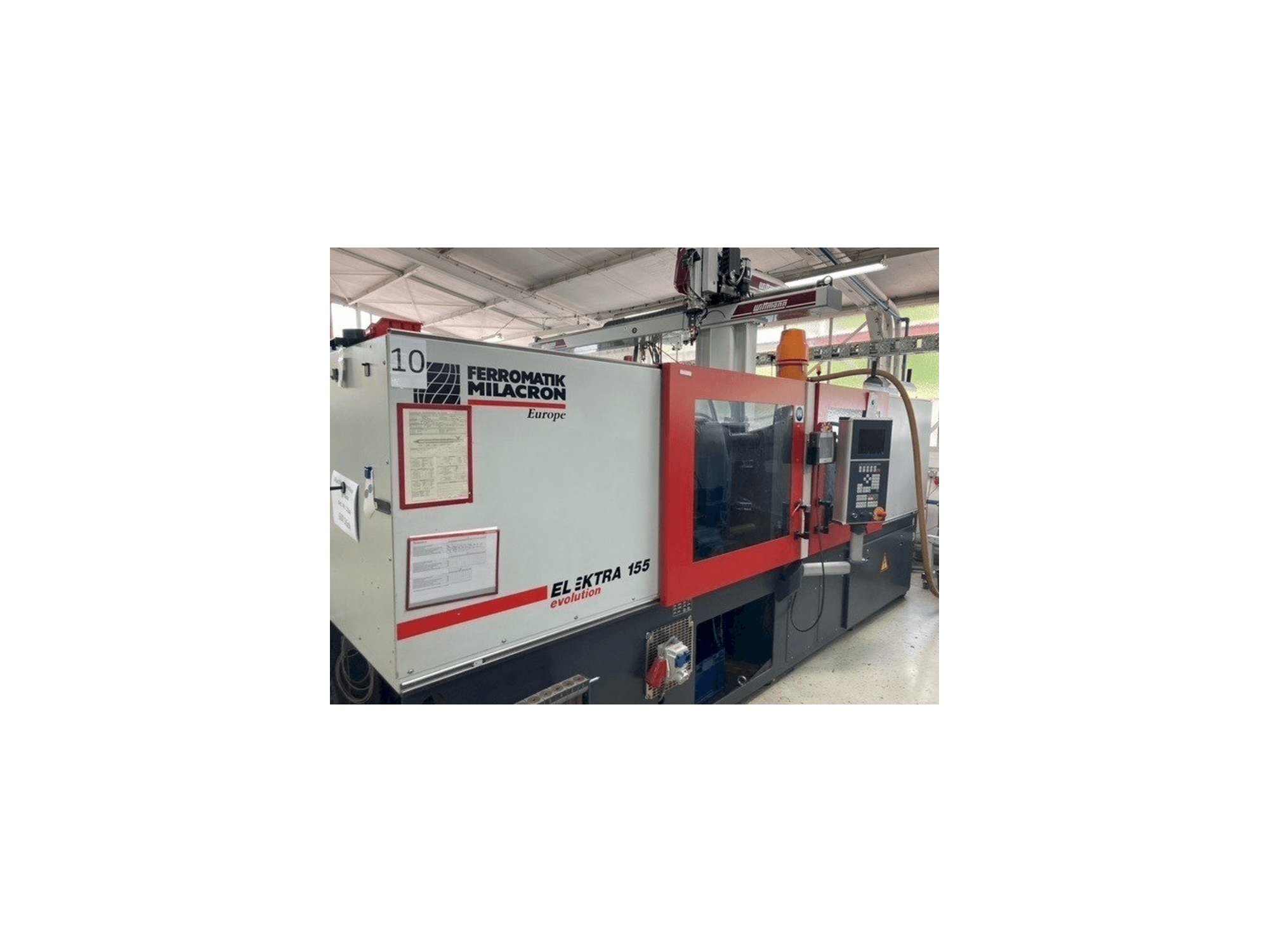 Frontansicht der FERROMATIK MILACRON EE 155 Maschine