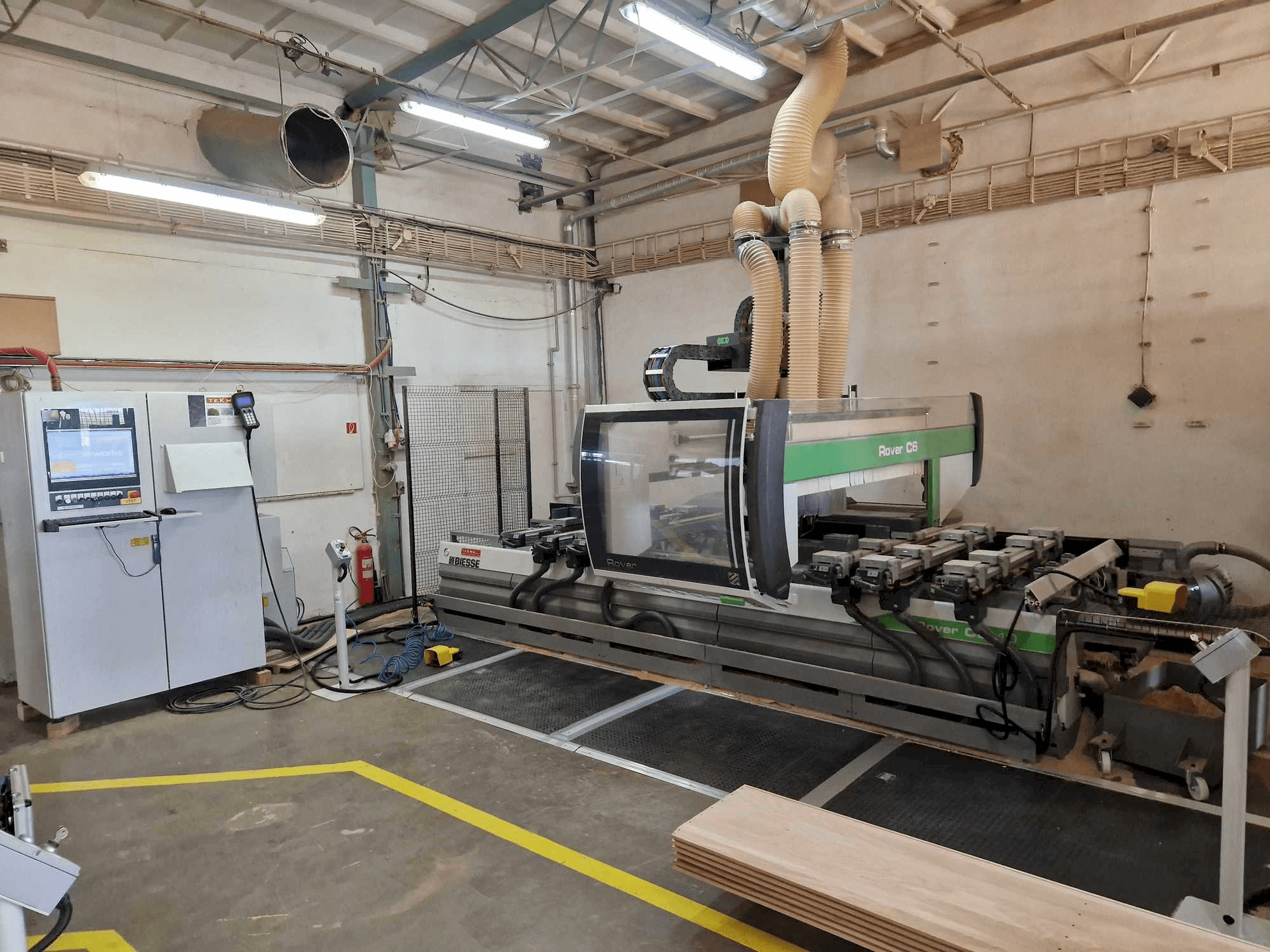 Frontansicht der BIESSE ROVER C6.40 Maschine