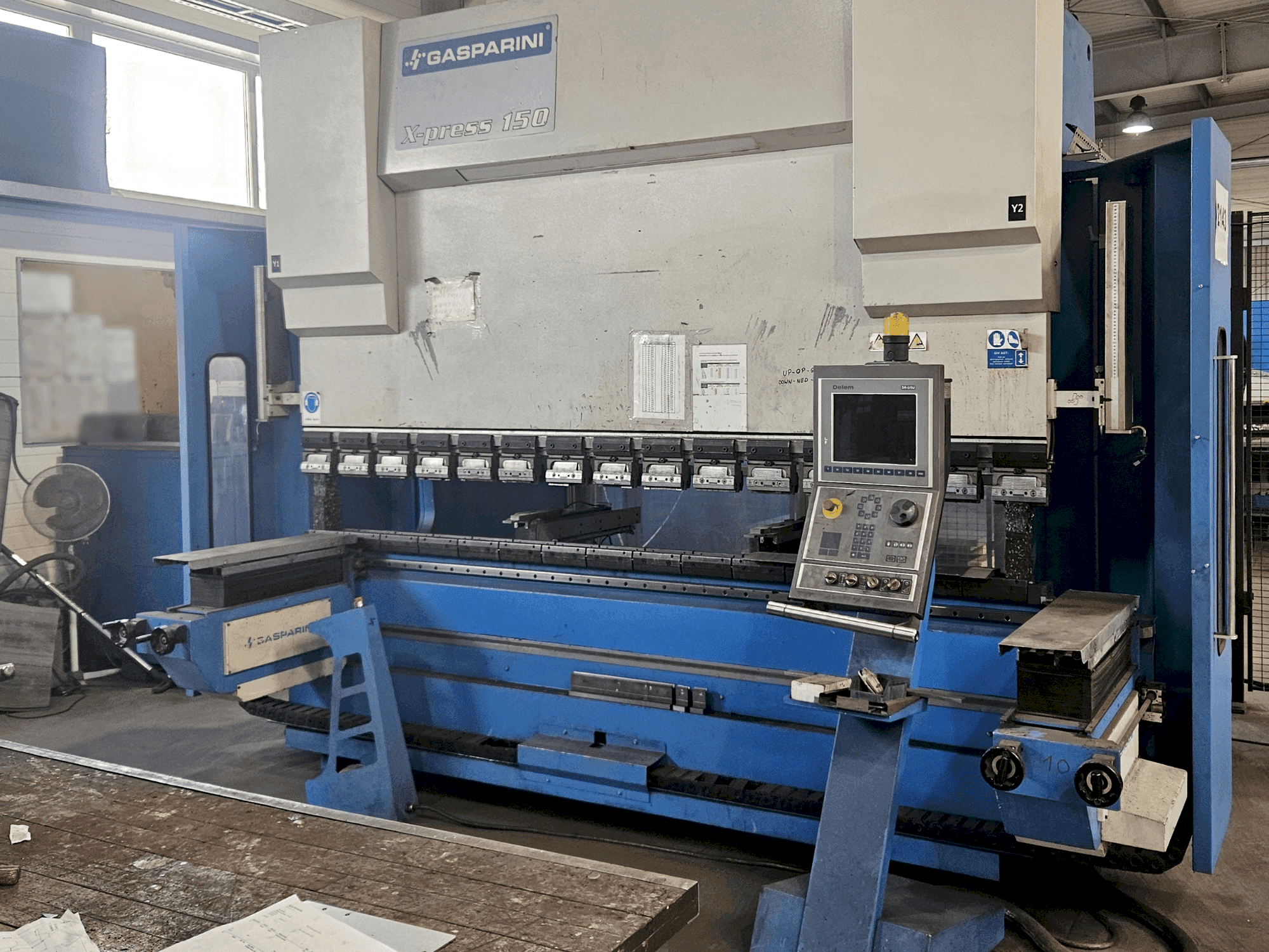 Frontansicht der GASPARINI XP 150/3000 Maschine