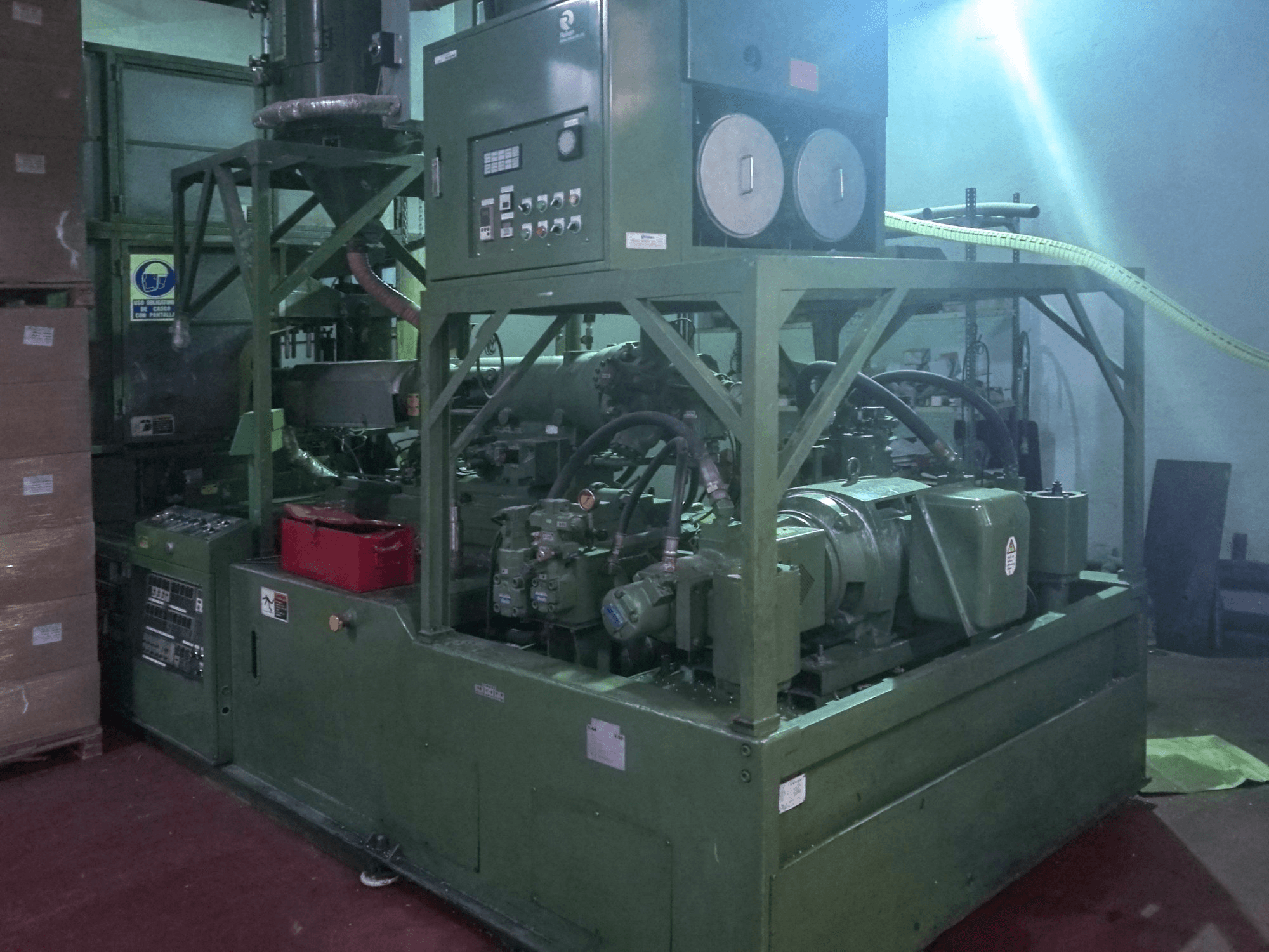 Rechte Ansicht der NISSEI ASB 650 EXH Maschine