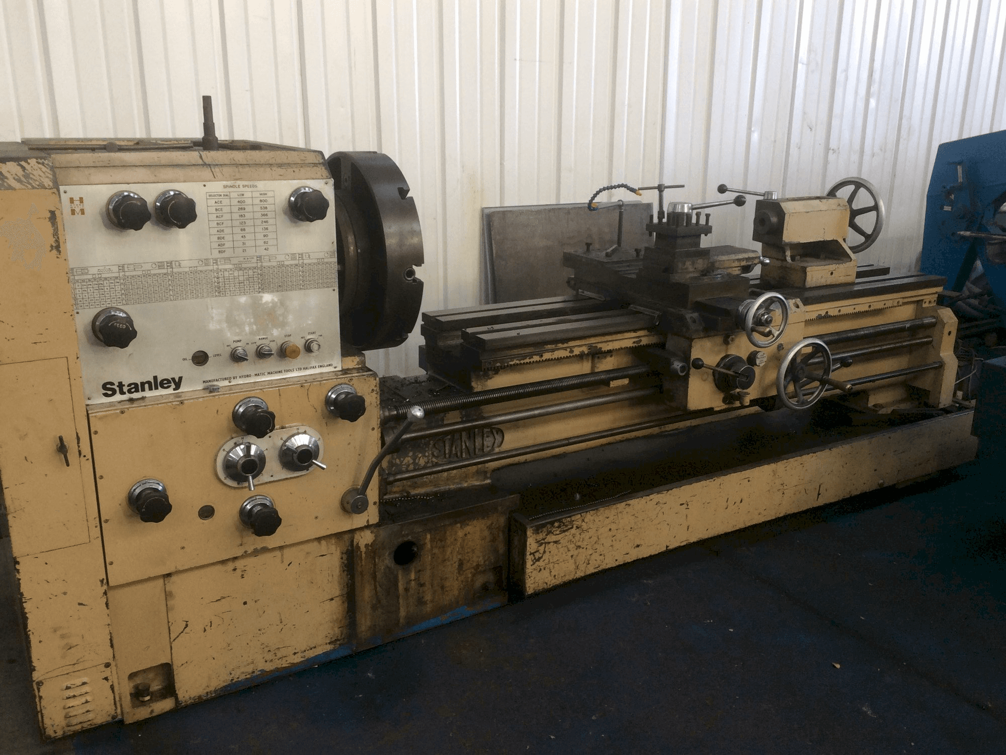 Frontansicht der STANLEY HS 7 Maschine