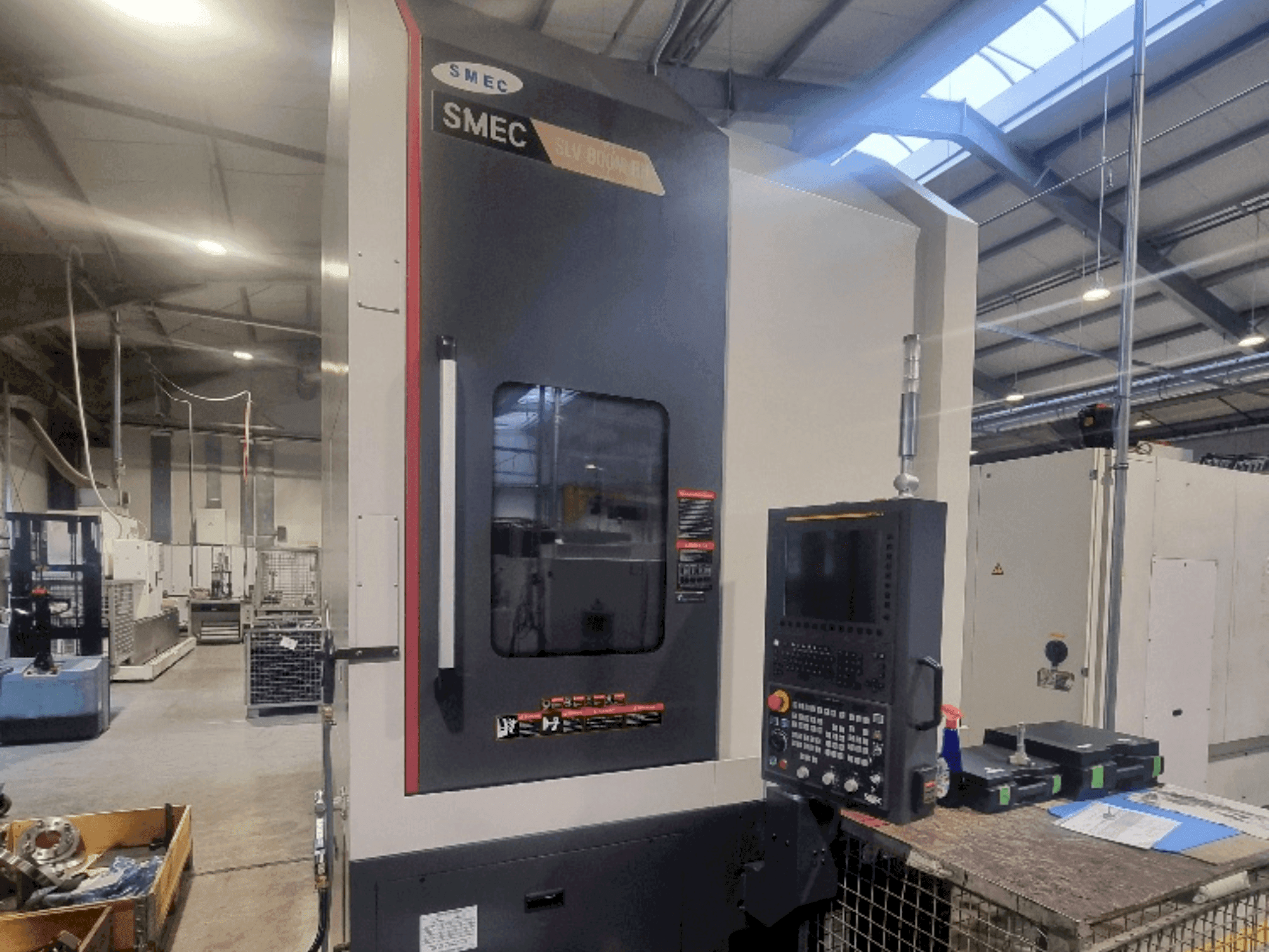 Frontansicht der SMEC SLV800MR Maschine