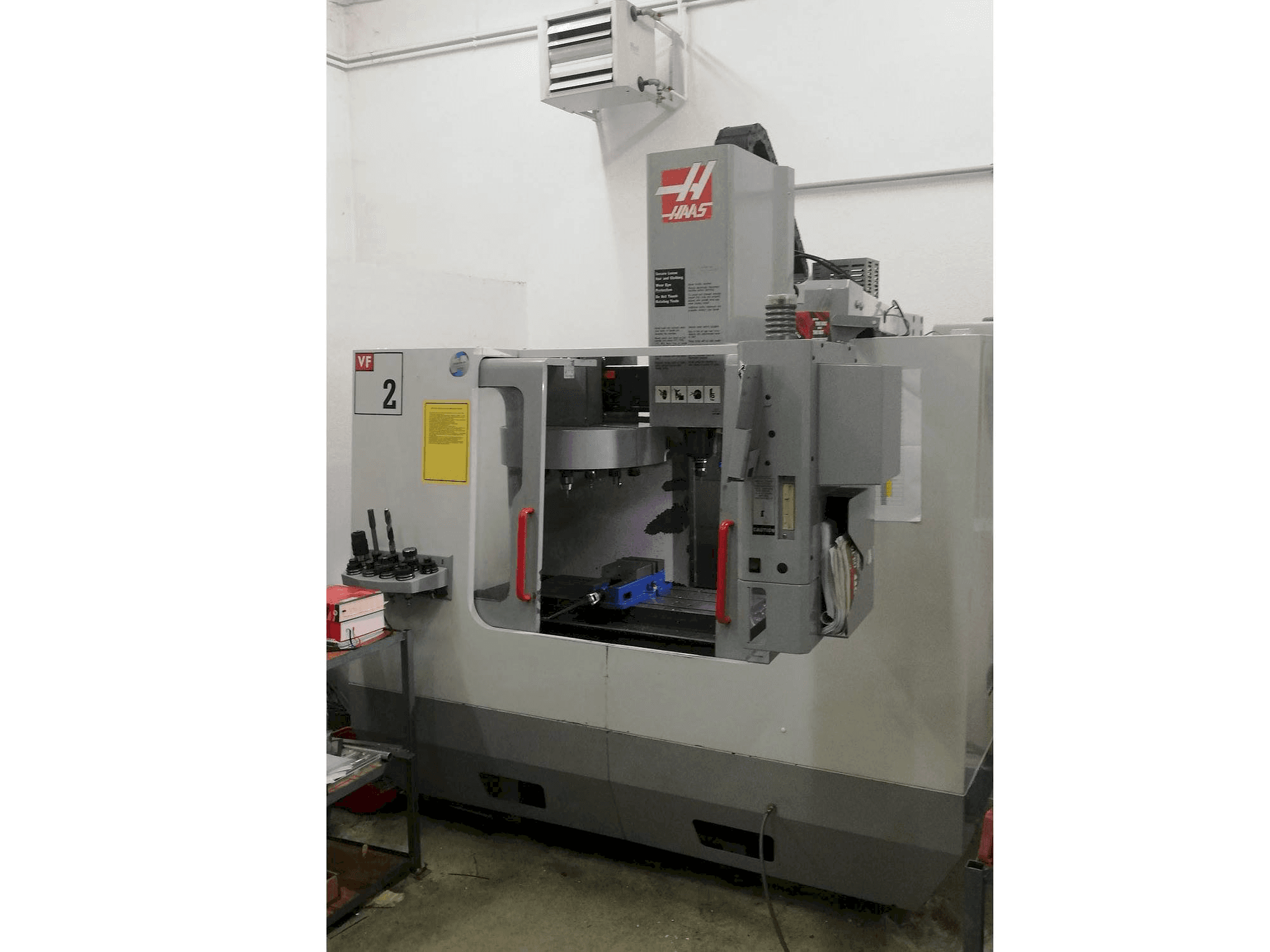 Frontansicht der HAAS VF-2DHE Maschine