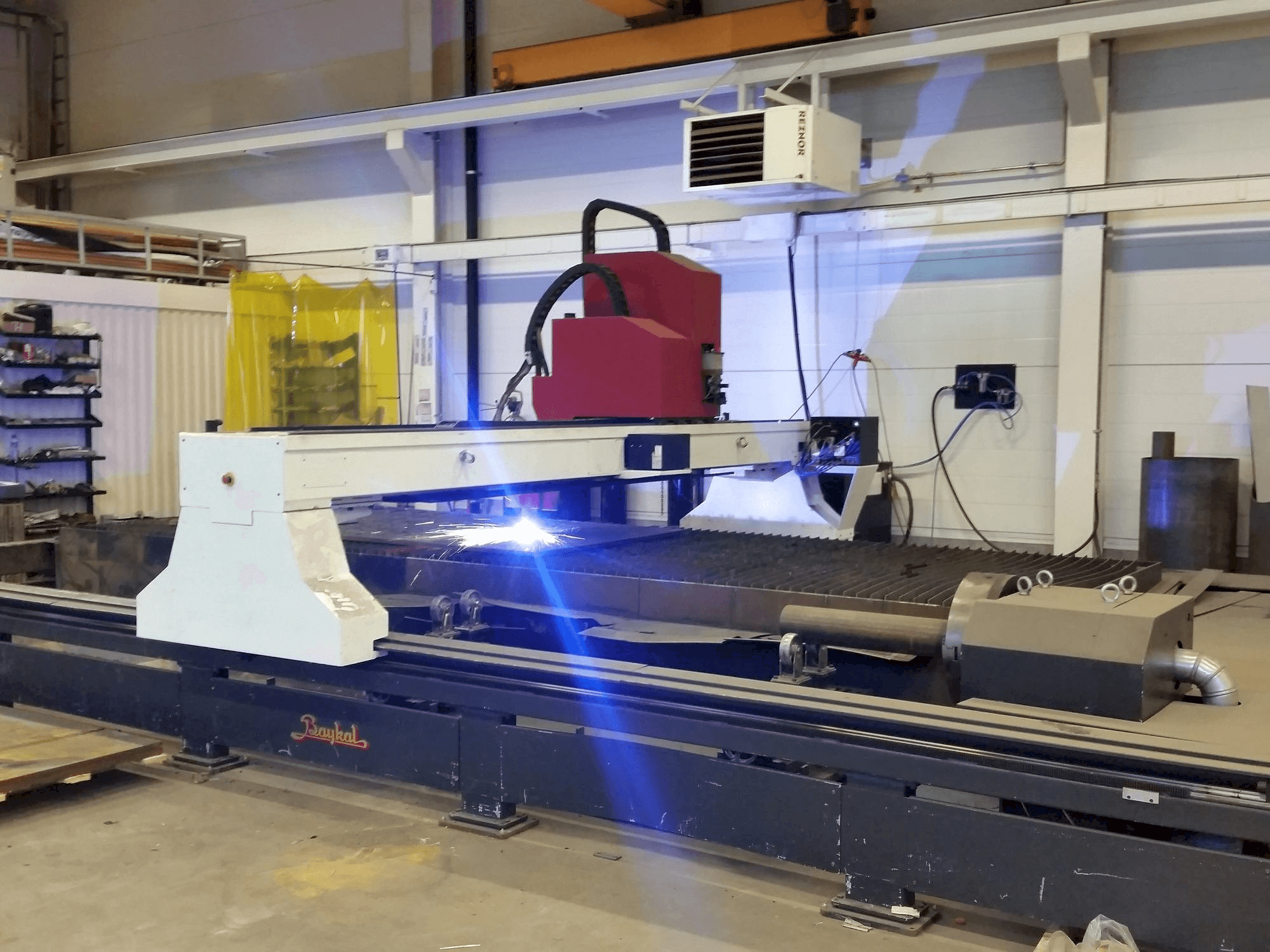 Frontansicht der Baykal BPL-H 2006 HPR 260XD Maschine