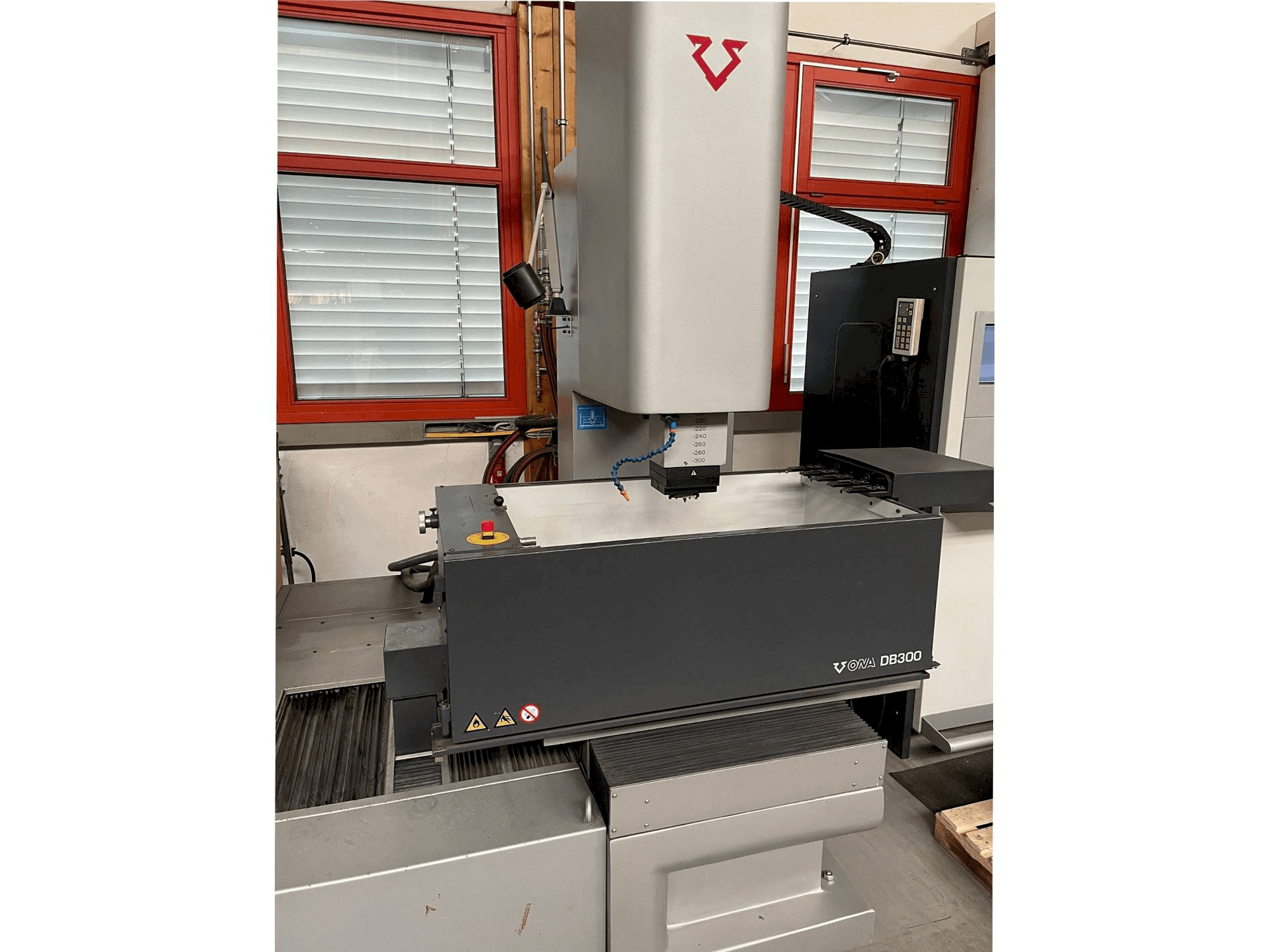 Frontansicht der ONA D830 Maschine