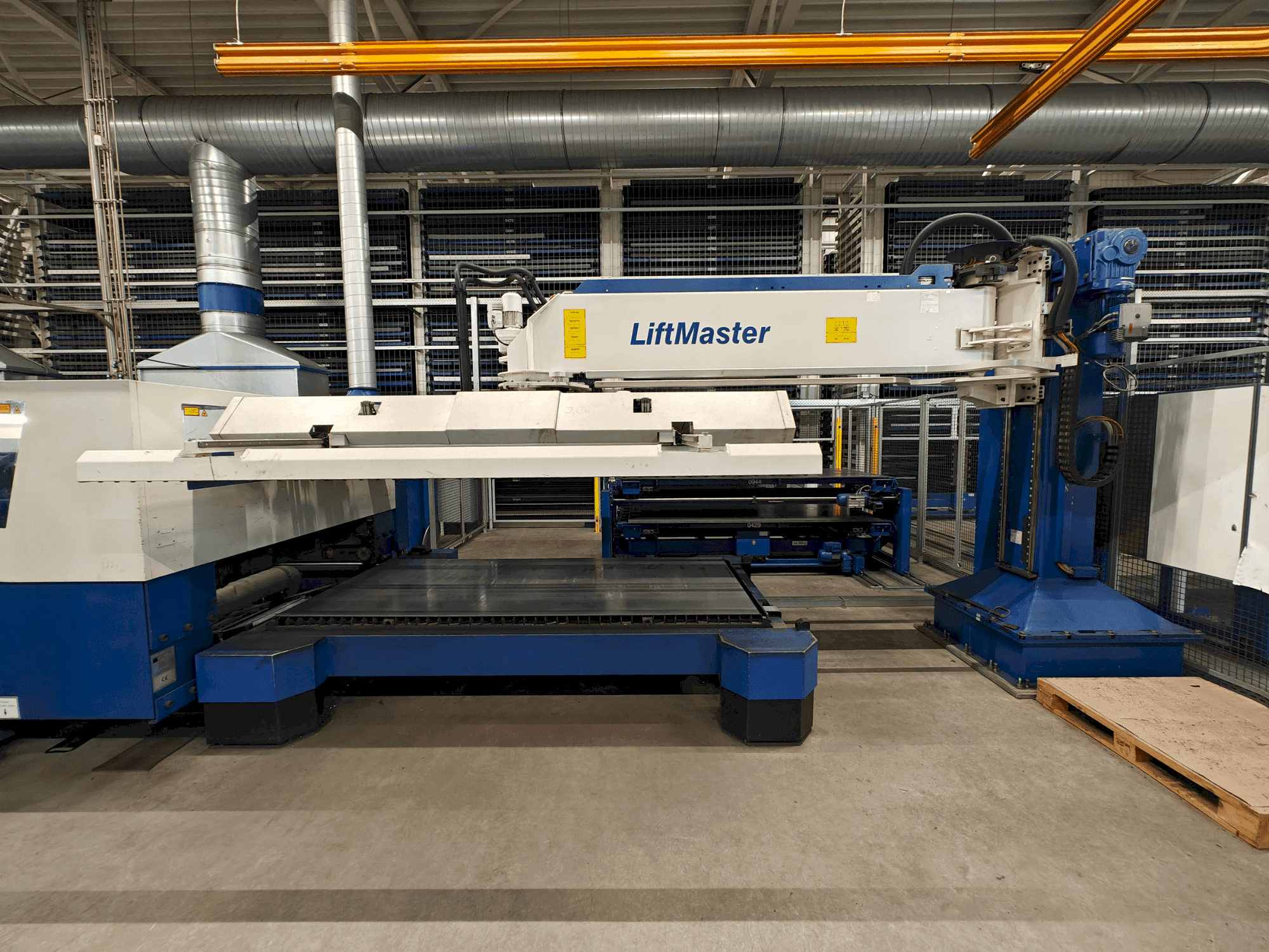 Frontansicht der TRUMPF Trumatic L3050 Maschine