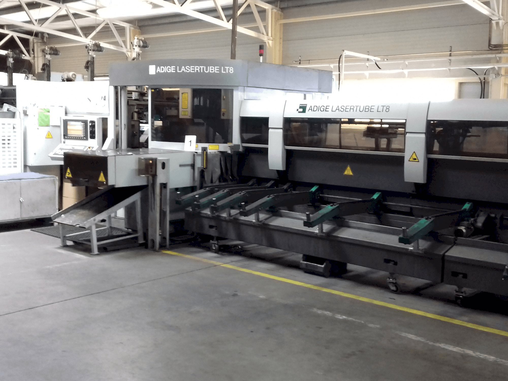 Frontansicht der ADIGE LT 8 Maschine