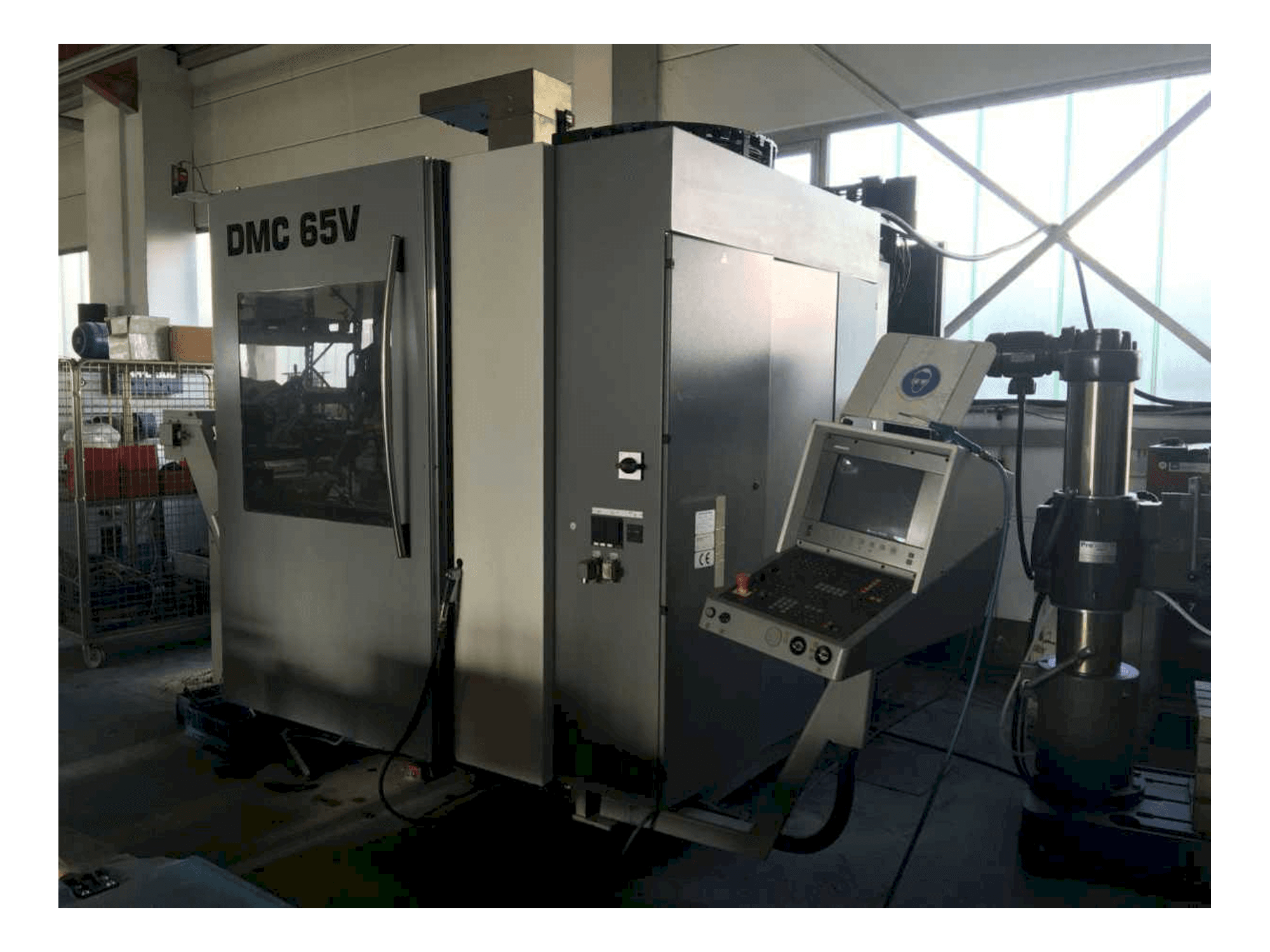 Frontansicht der DECKEL MAHO DMC65V Maschine
