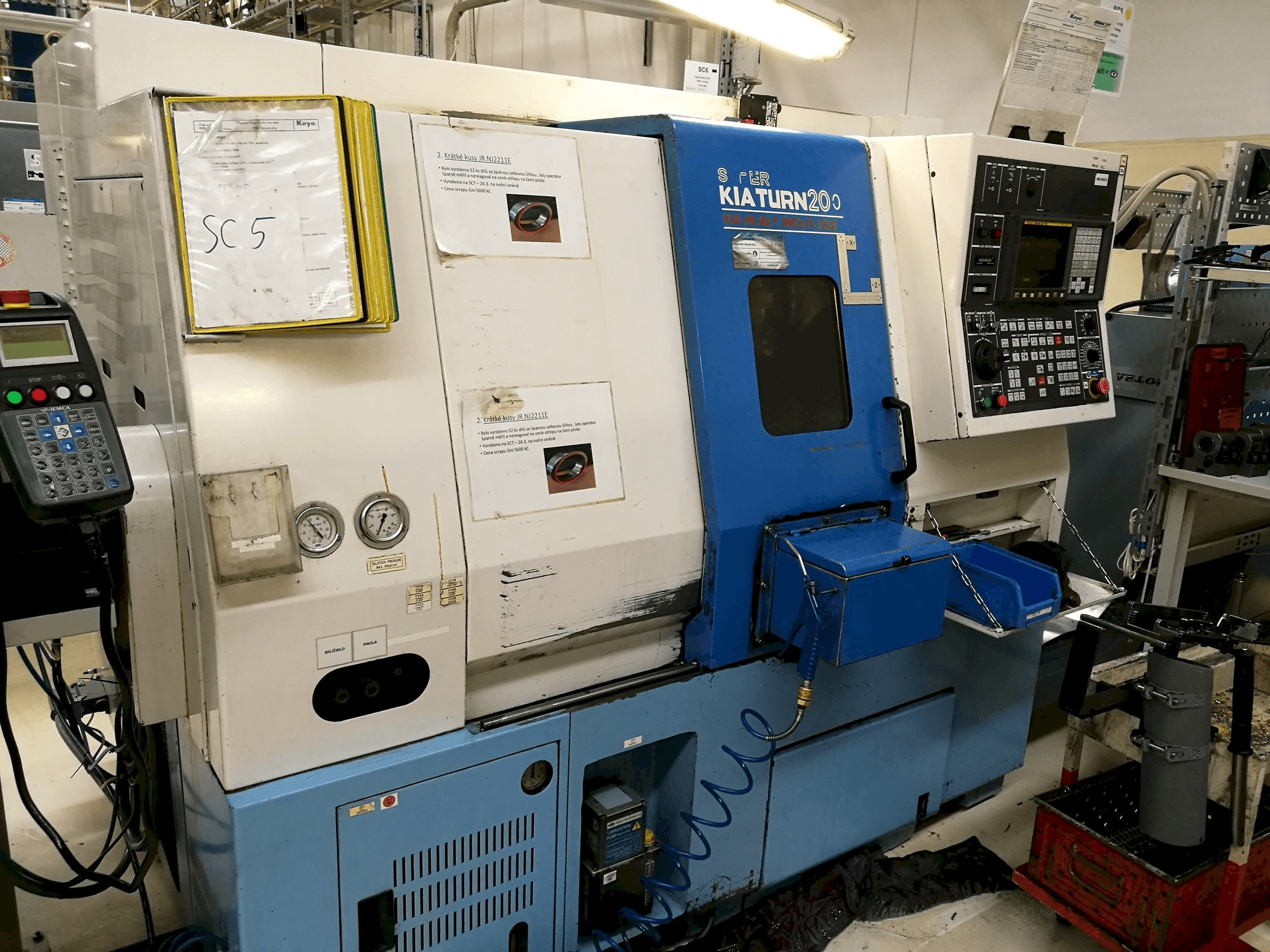 Frontansicht der Kia Super Kia Turn 200 Maschine