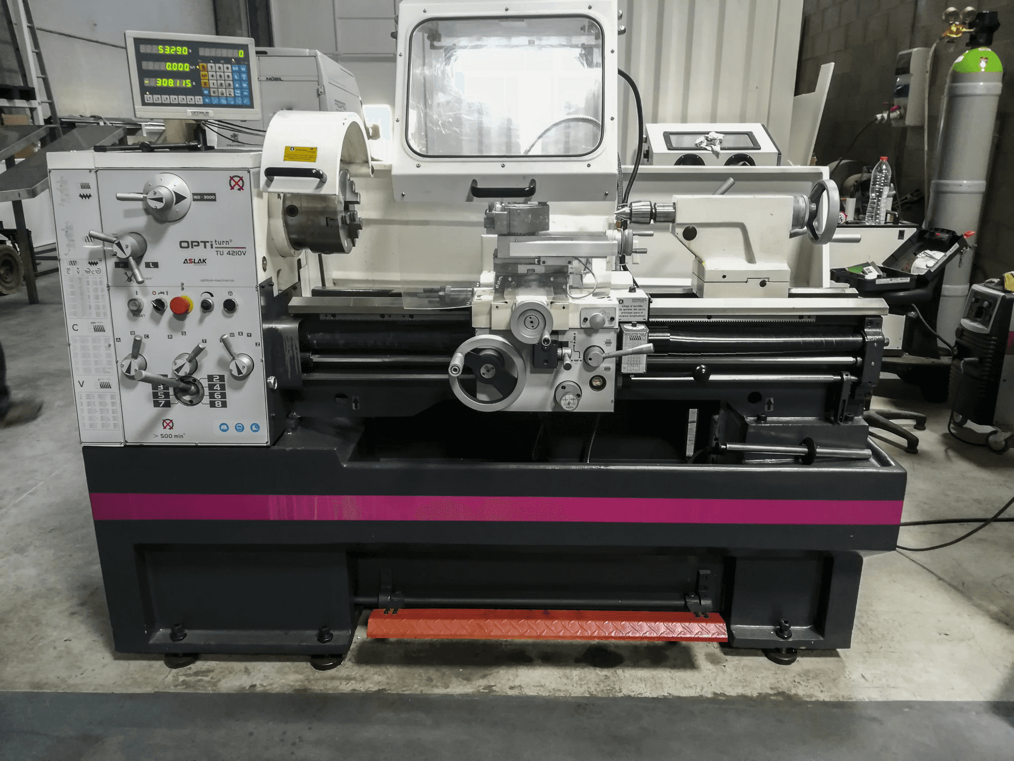 Frontansicht der Optimum TU 4210V Maschine