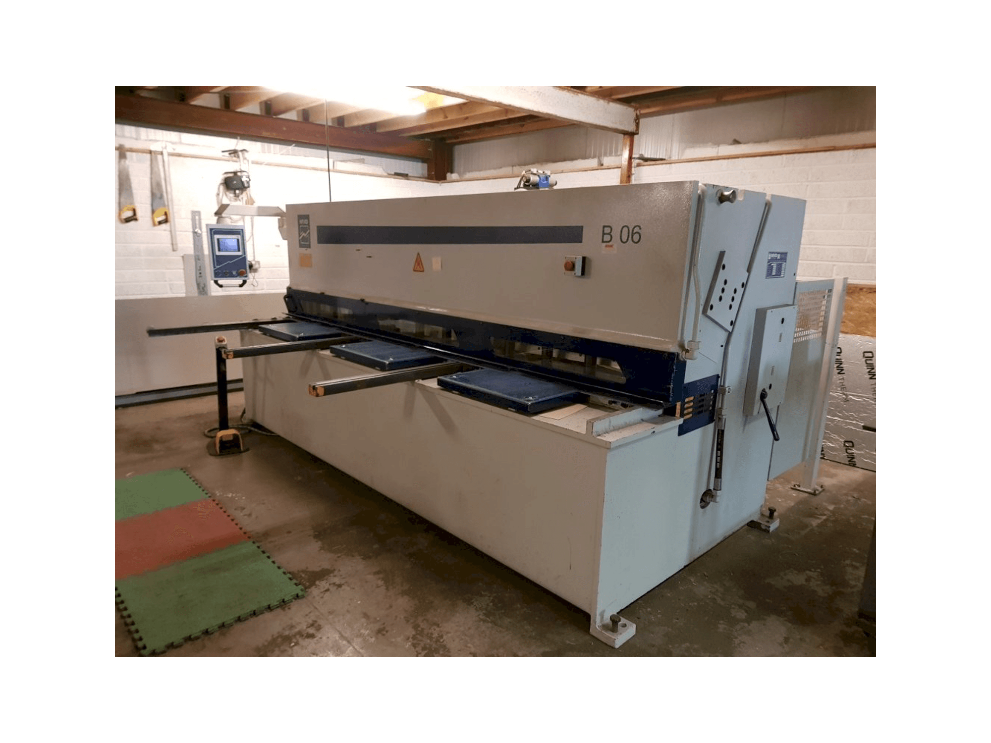 Frontansicht der MVD B 06-3100 Maschine