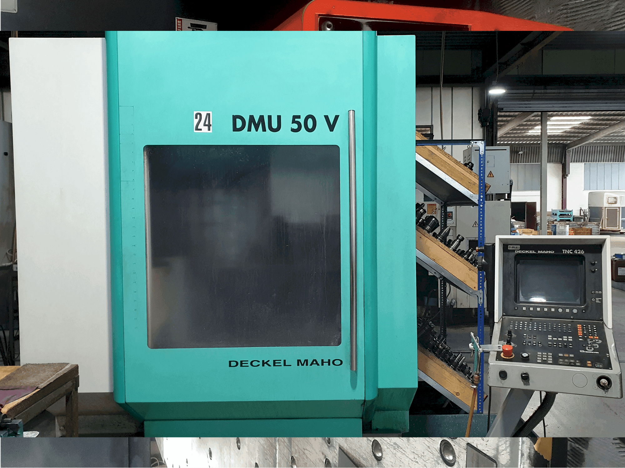 Frontansicht der DECKEL MAHO DMU 50 V Maschine