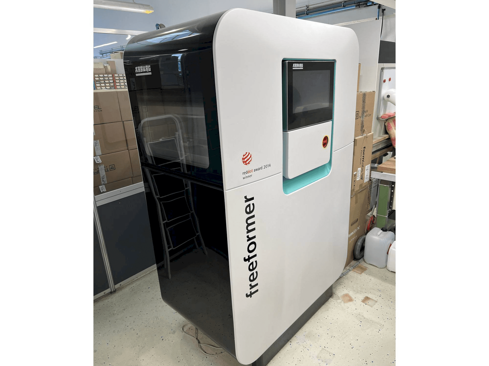 Frontansicht der Arburg Freeformer 200 Maschine