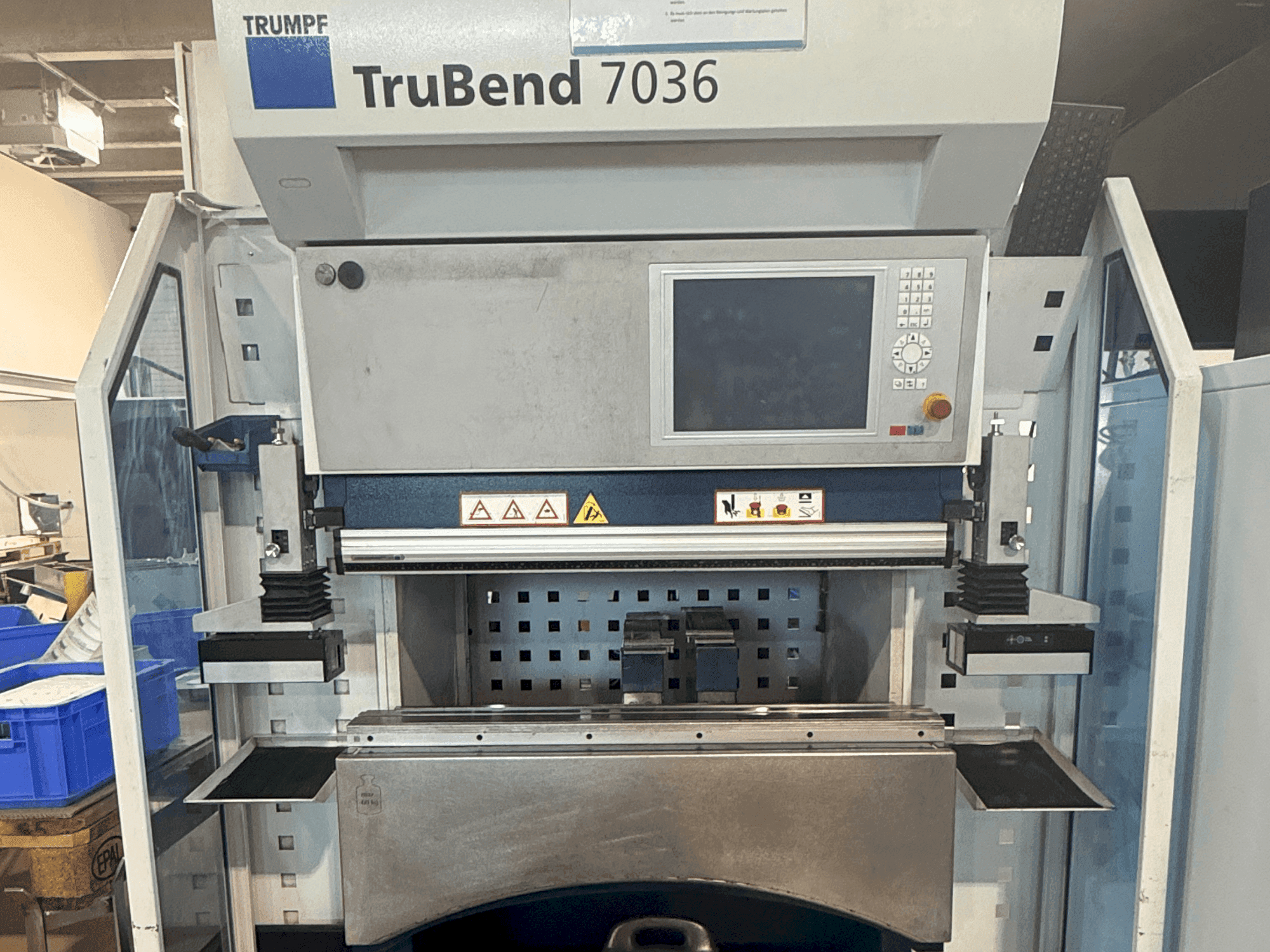 Frontansicht der TRUMPF TruBend 7036 Maschine