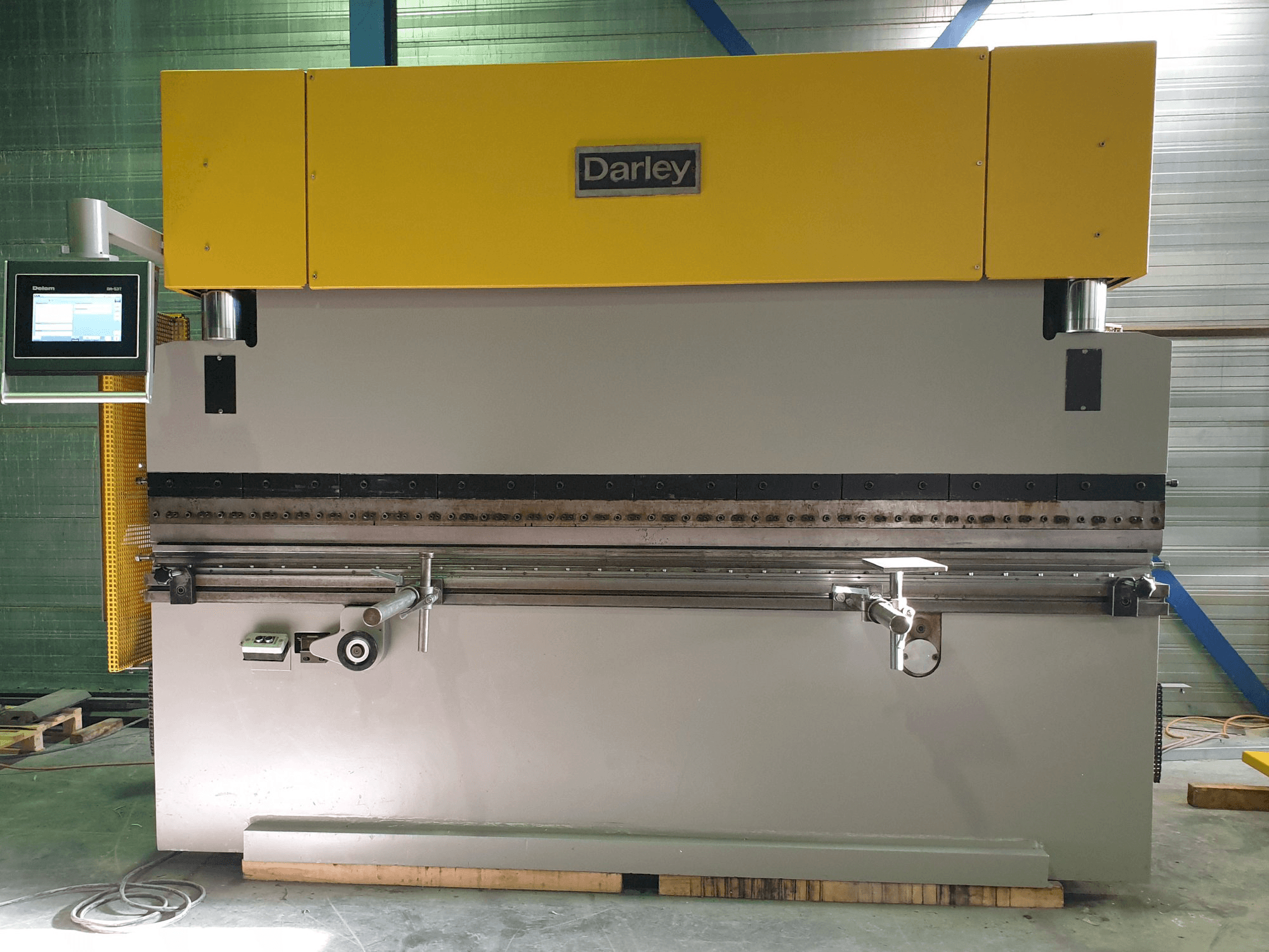 Frontansicht der Darley EHP 80 31/25 Maschine