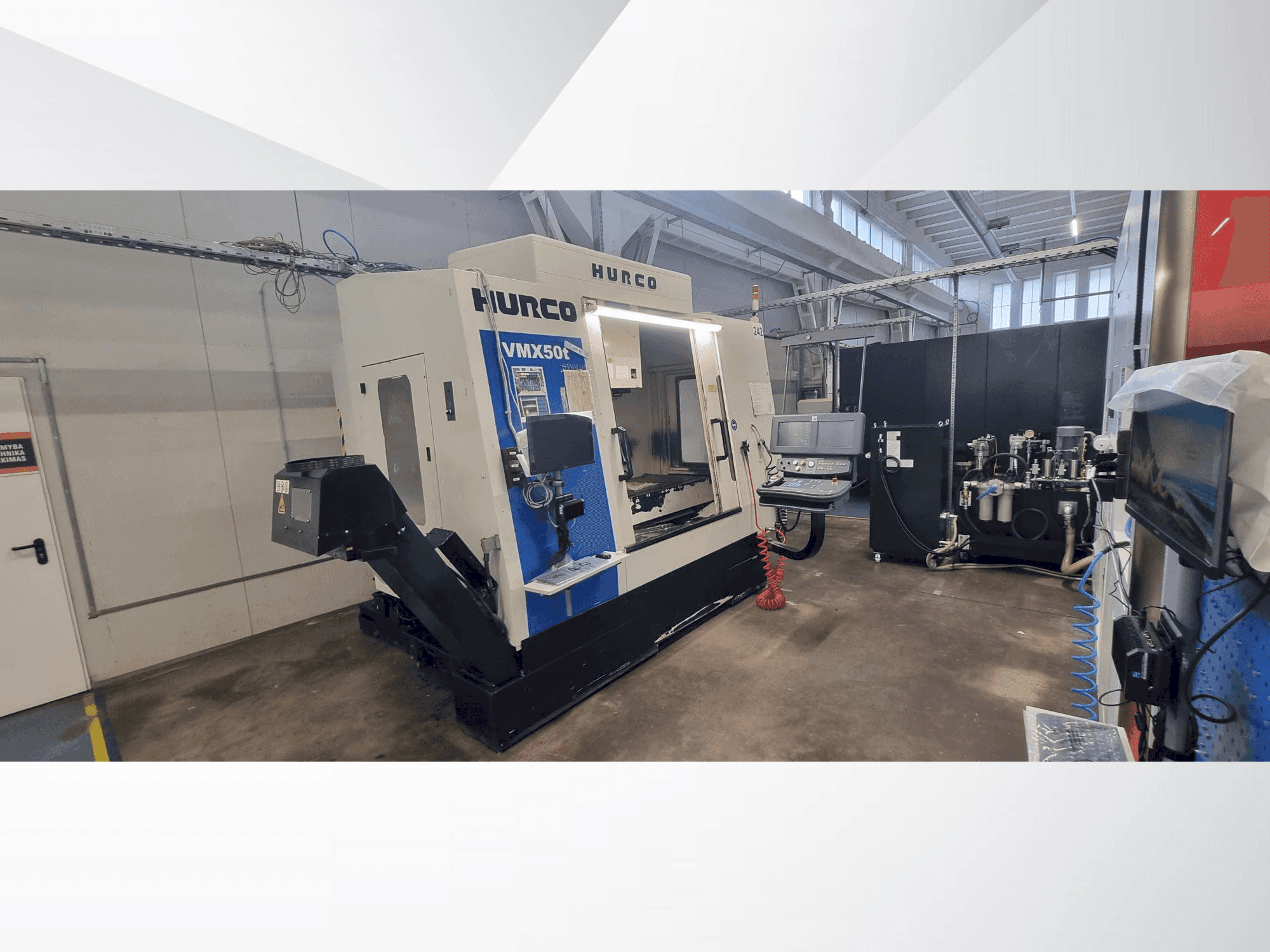 Frontansicht der Hurco VMX 50T Maschine