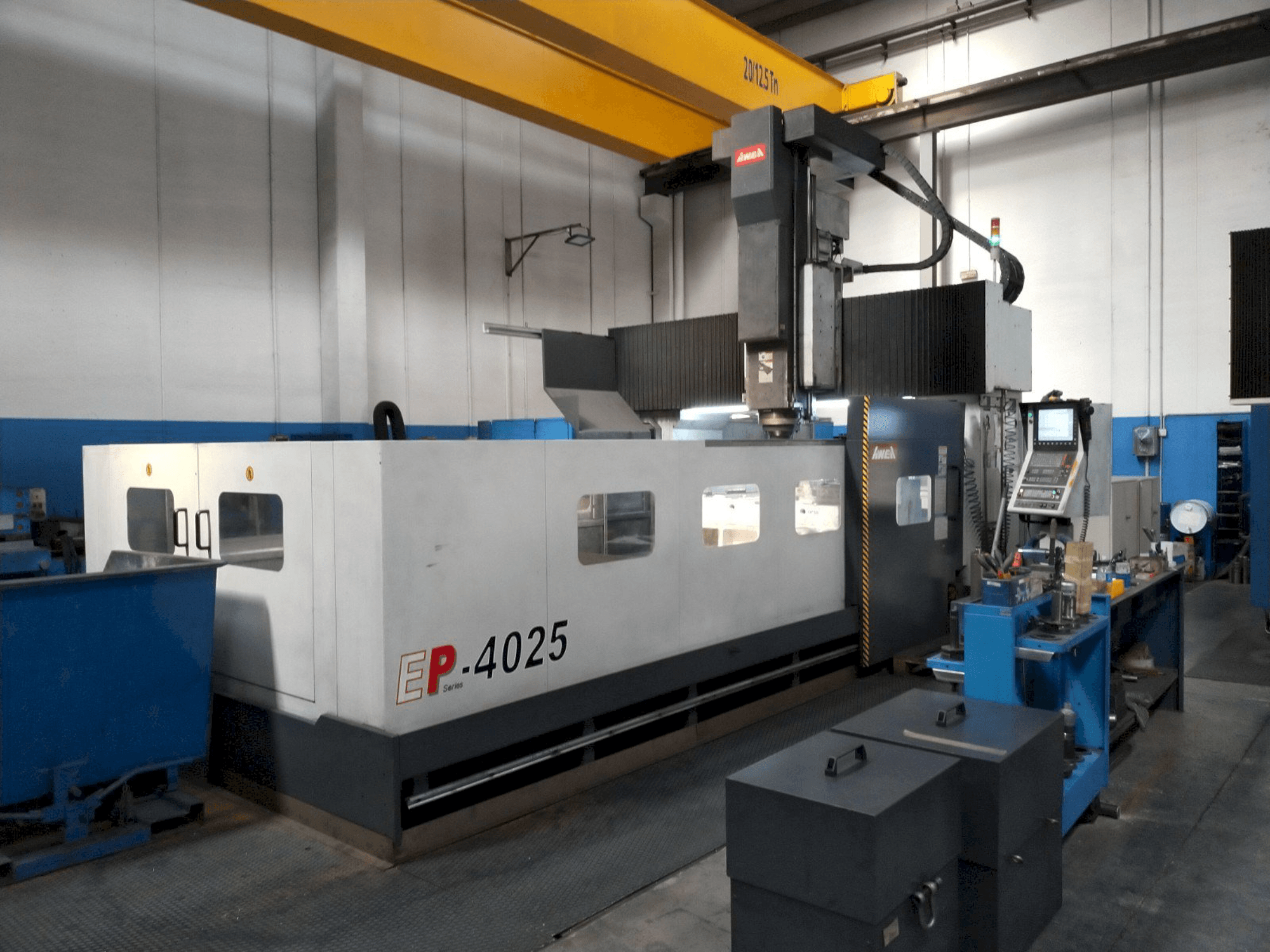 Frontansicht der AWEA EP-4025 Maschine