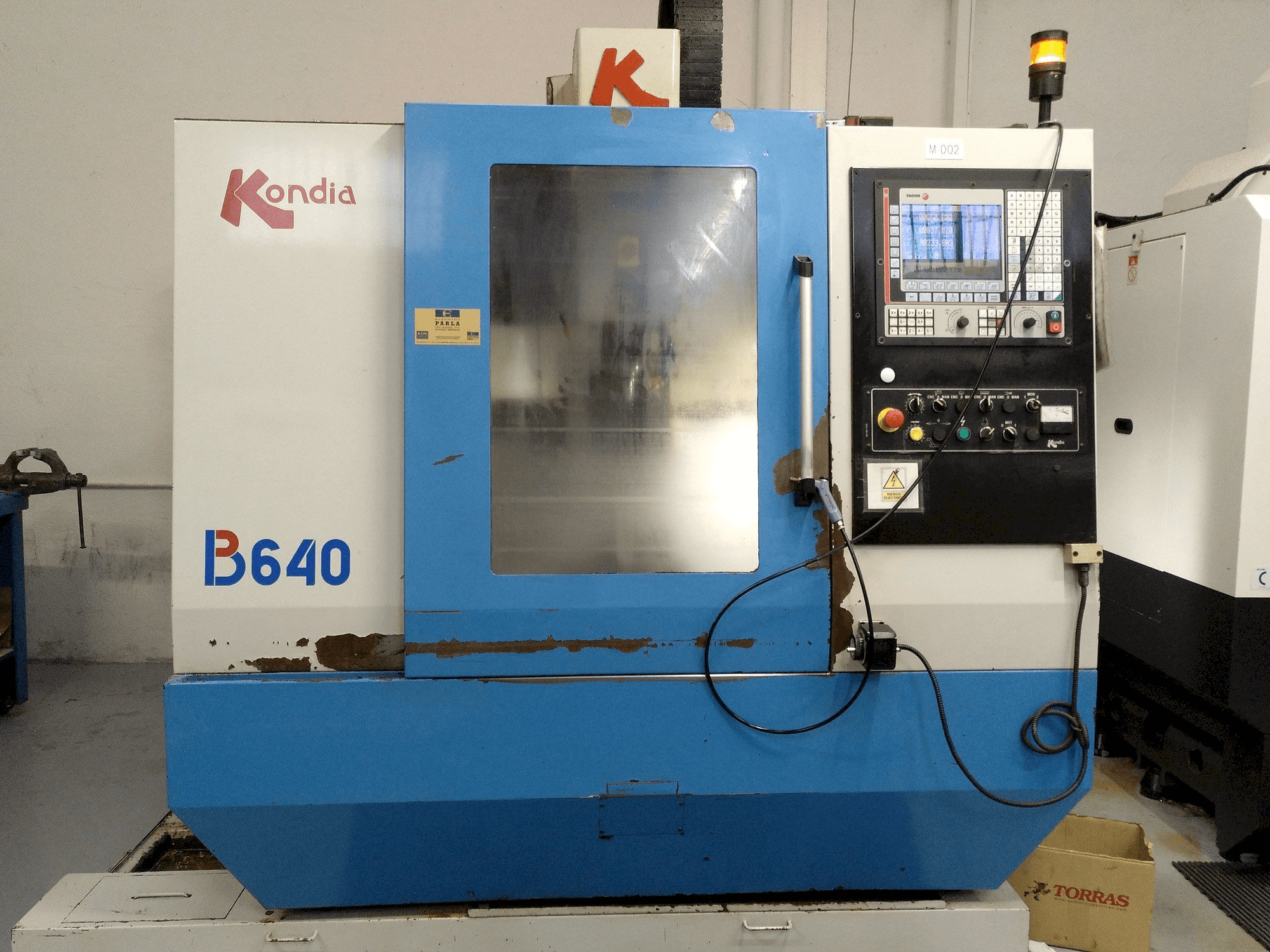 Frontansicht der KONDIA B-640 Maschine
