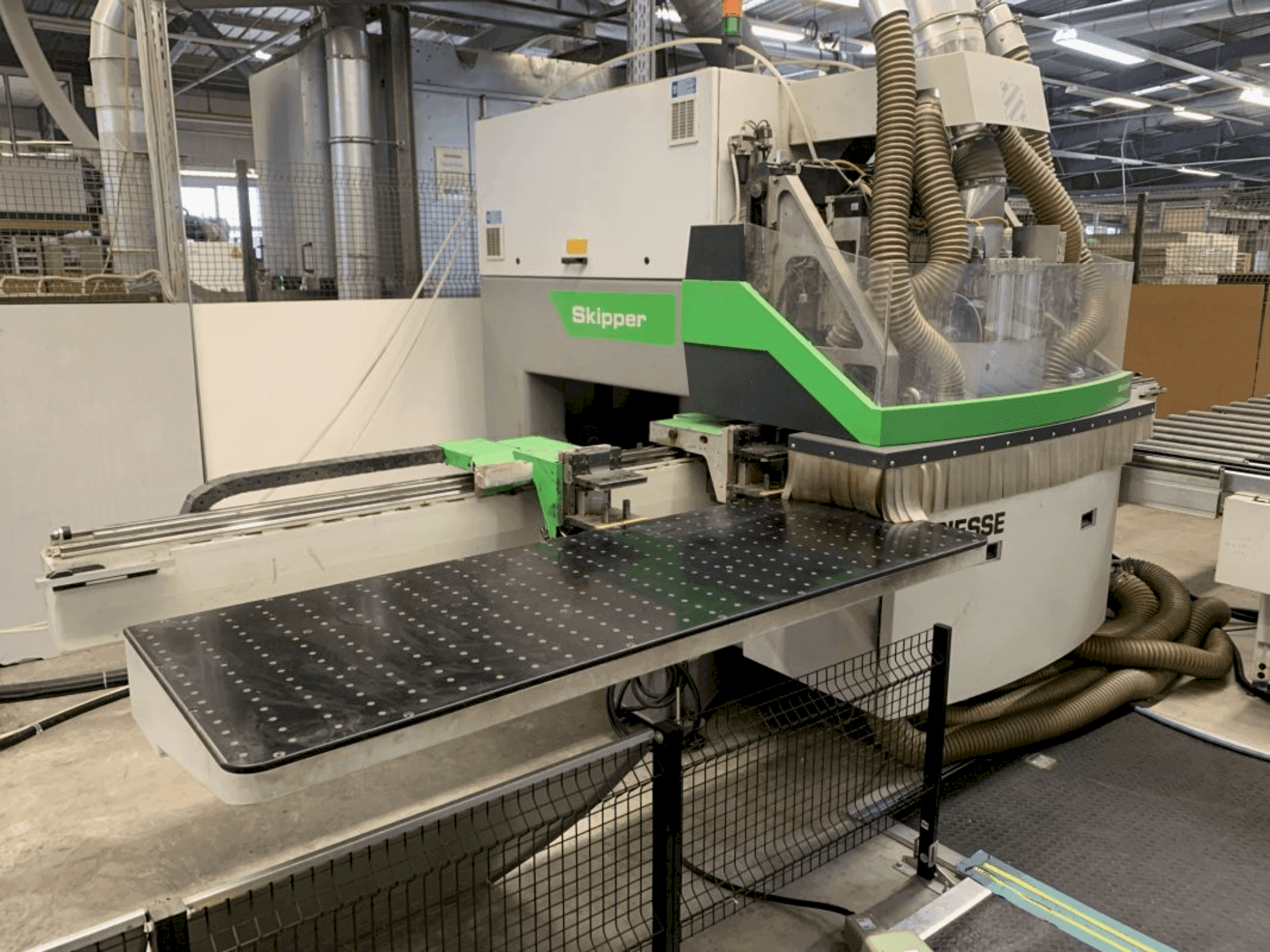 Frontansicht der BIESSE Skipper 130 Maschine