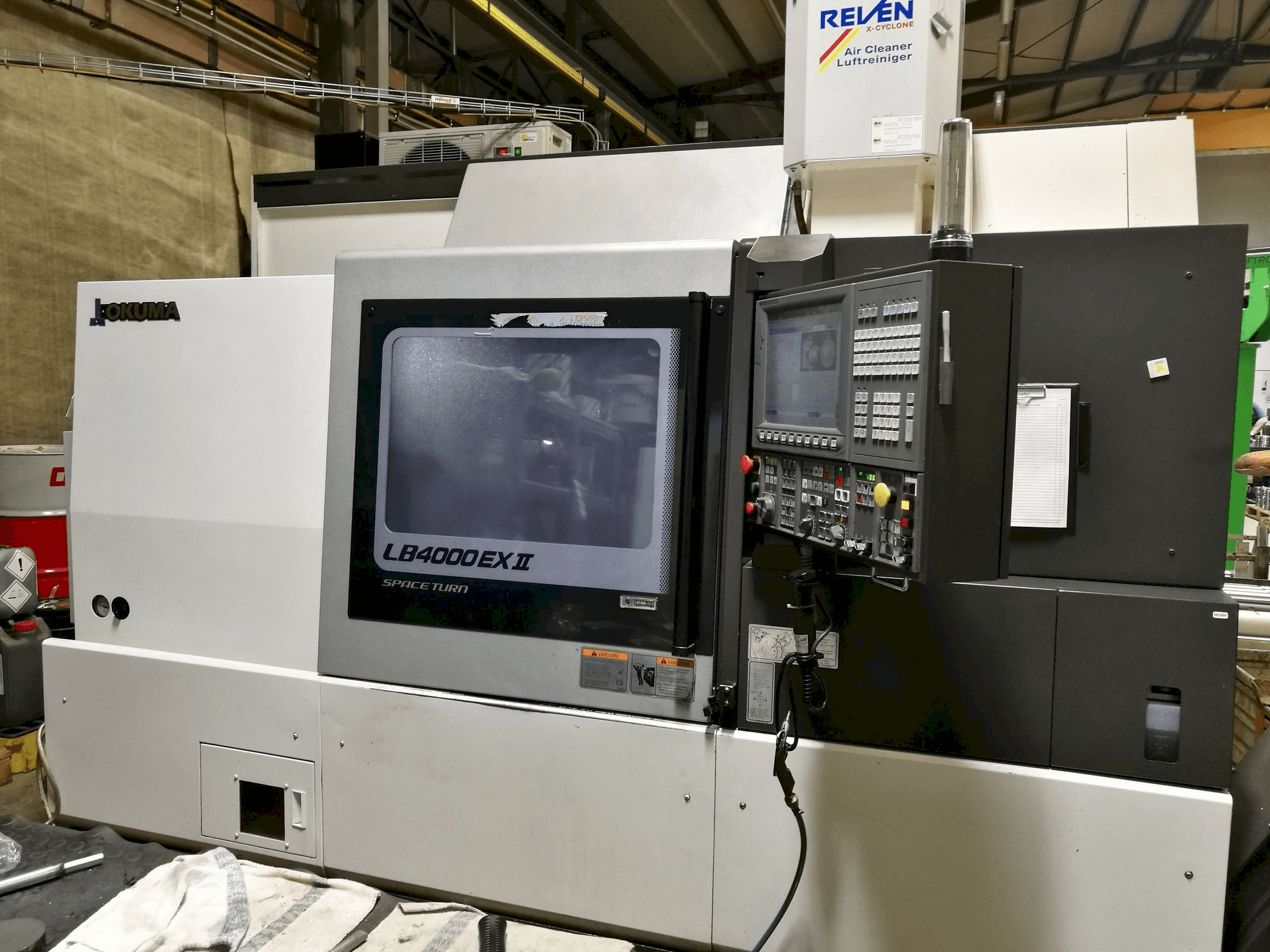 Frontansicht der Okuma LB 4000 EX II MY 750 Maschine