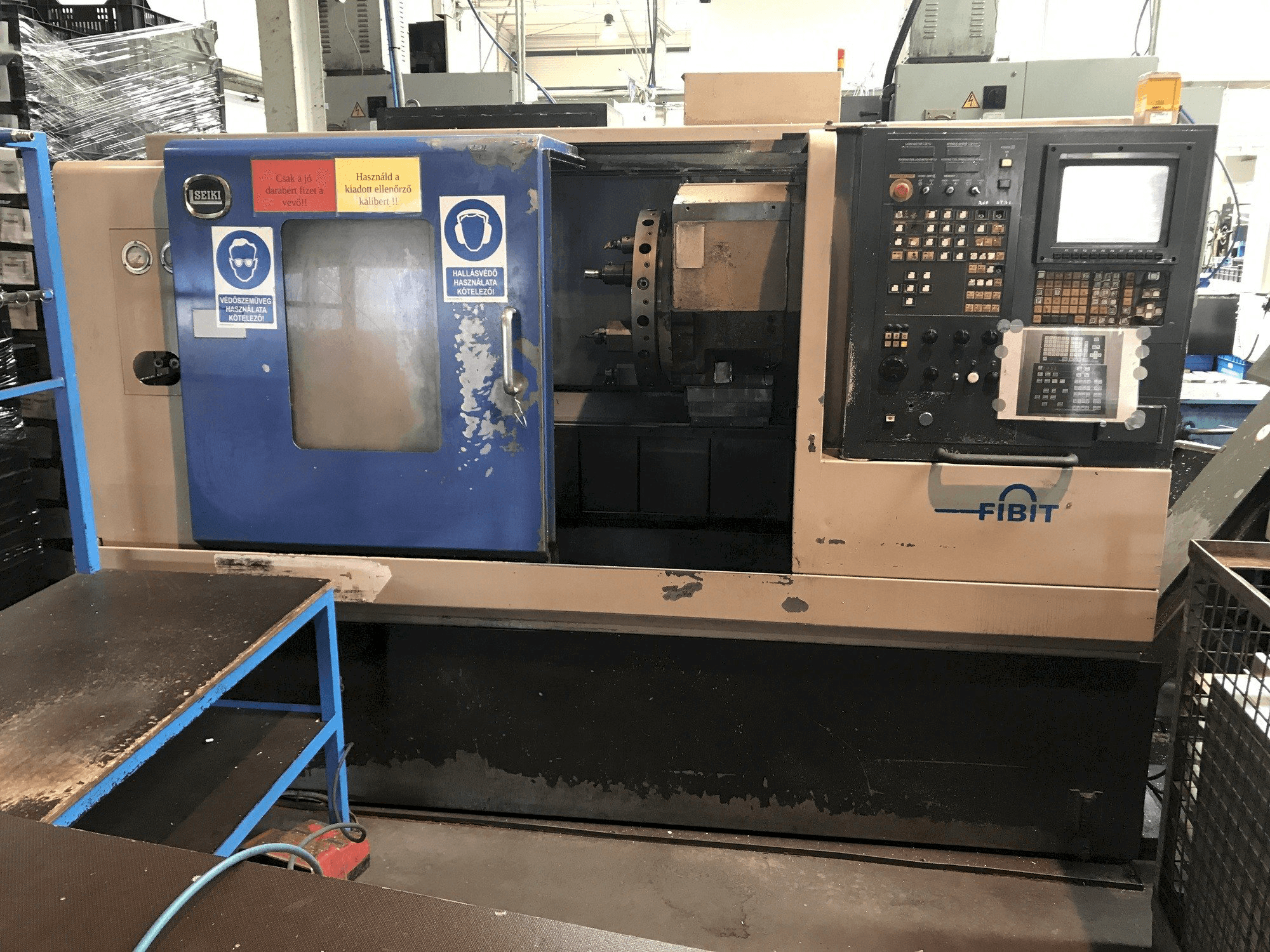 Frontansicht der HITACHI SEIKI HT20RIII Maschine