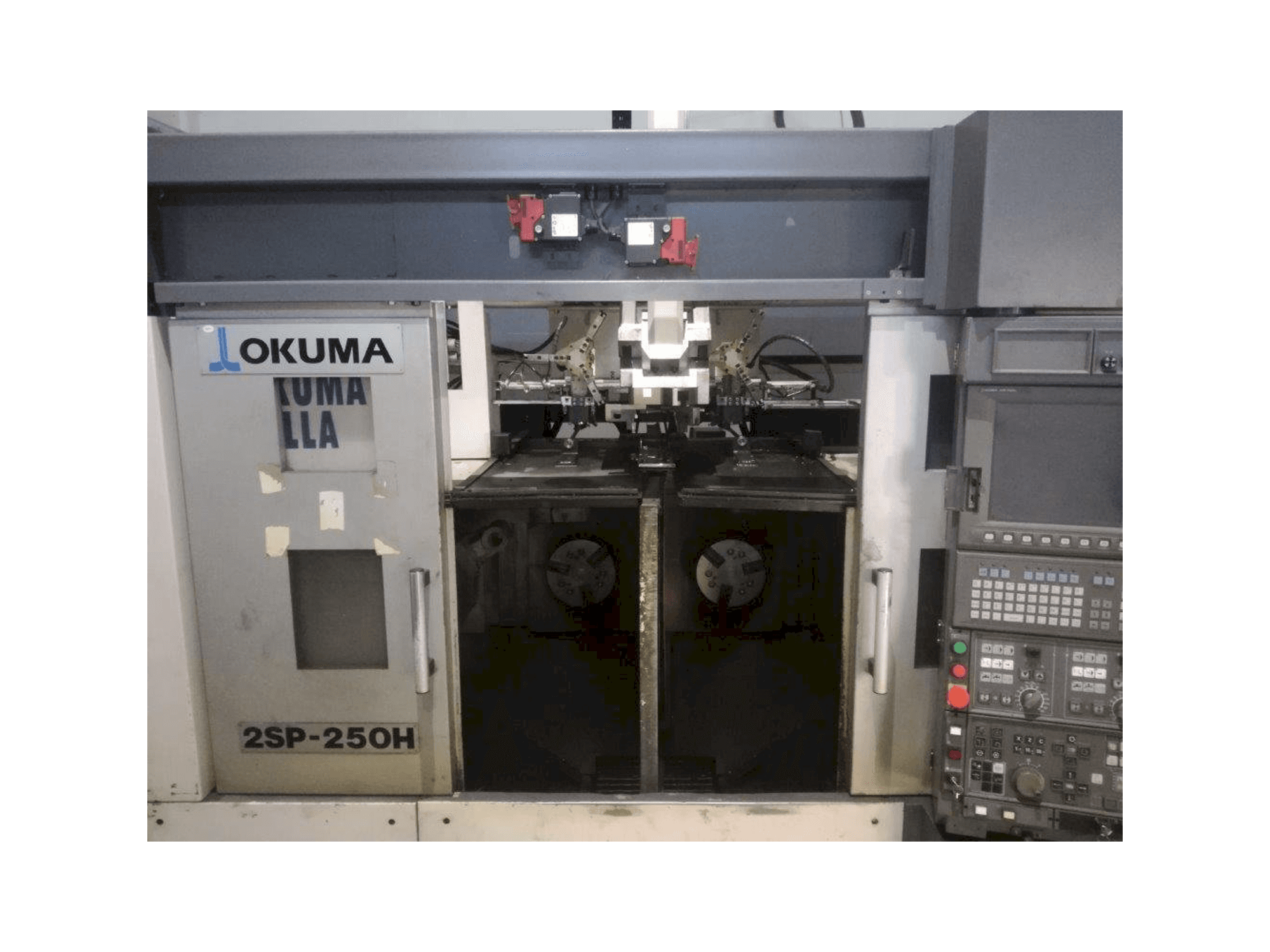Frontansicht der Okuma 2SP-250H Maschine
