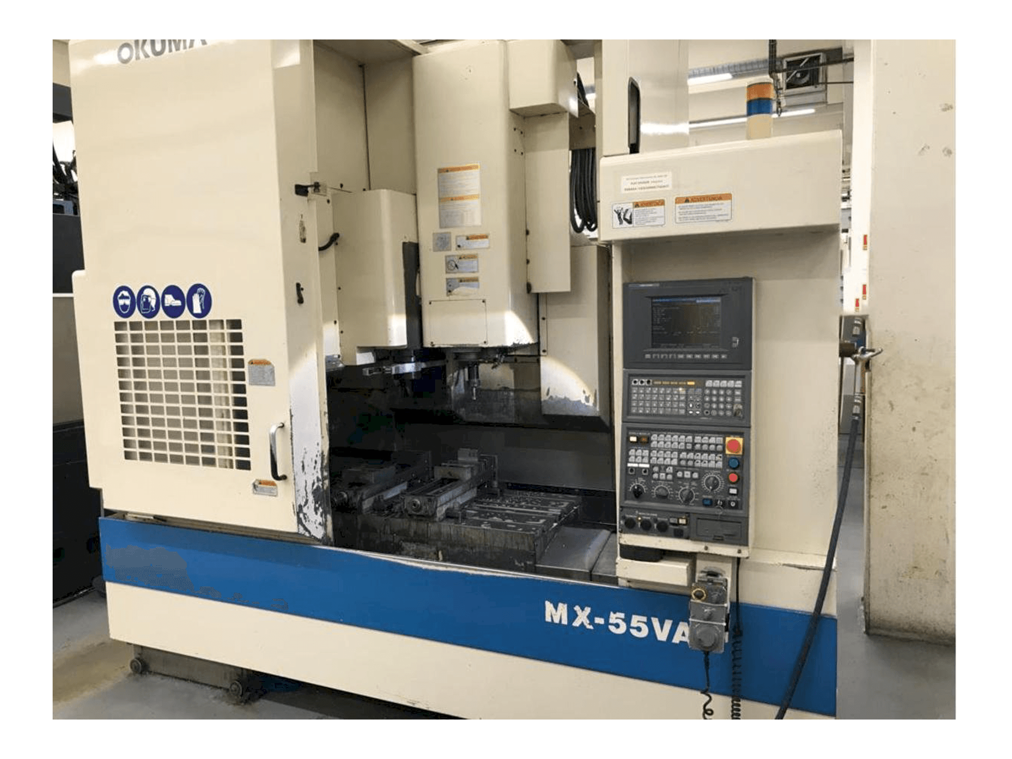 Frontansicht der Okuma MX55 Maschine