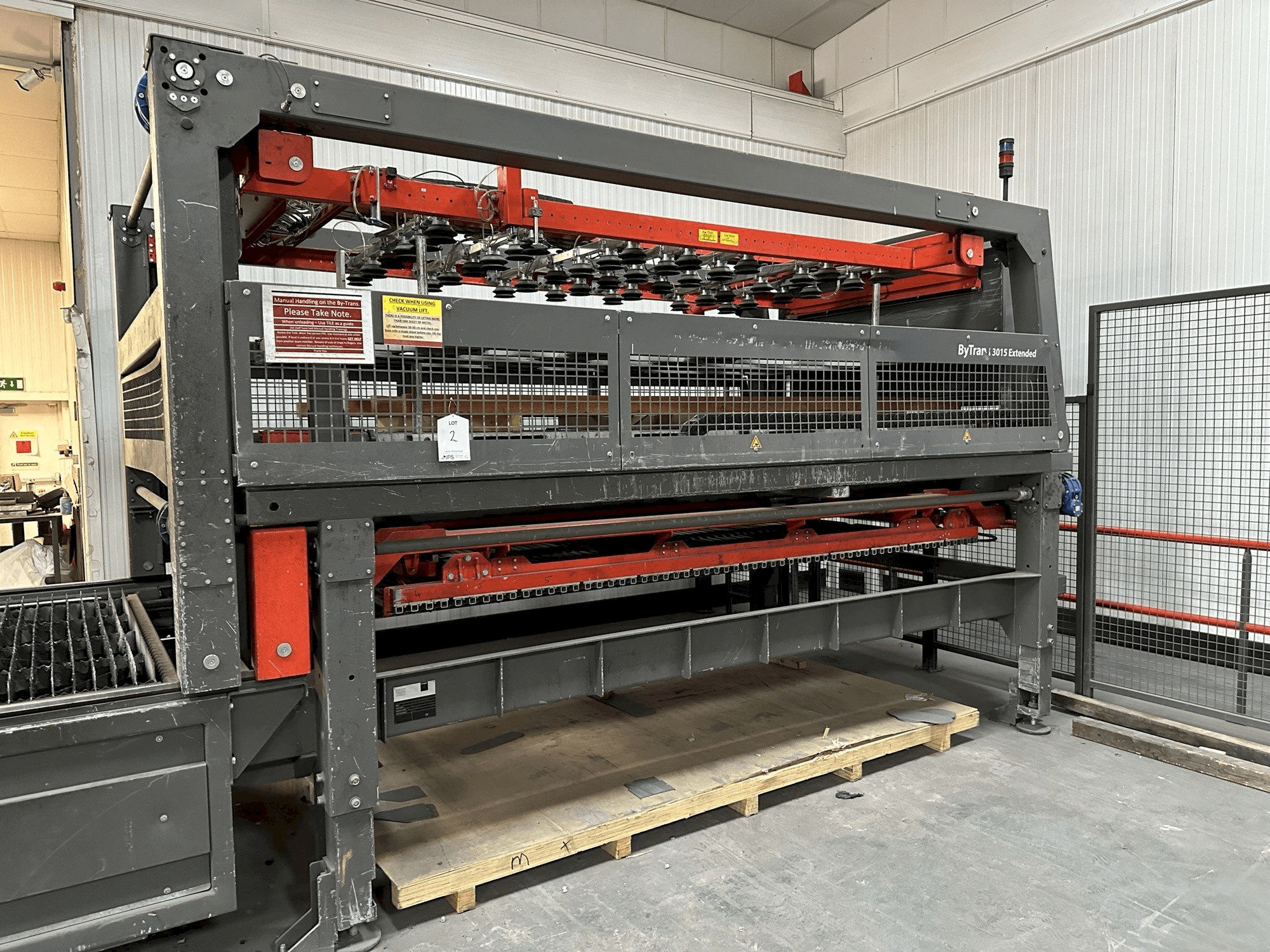 Frontansicht der Bystronic By Trans 3015 Extended Automatic Loading Maschine
