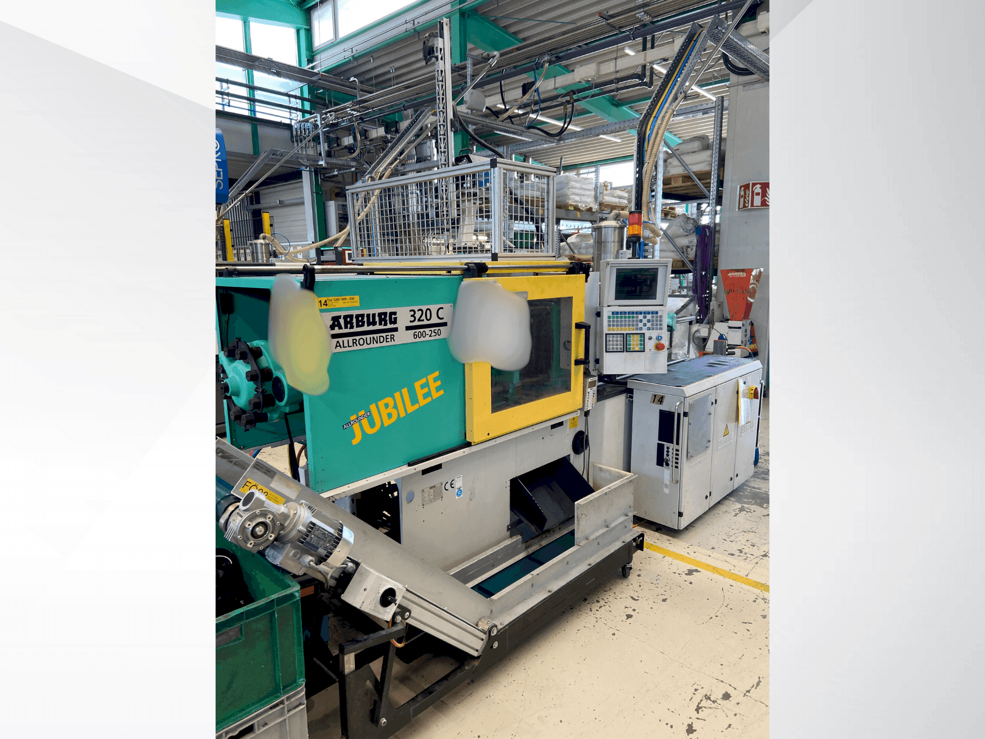 Frontansicht der Arburg 320C 600-250 Maschine