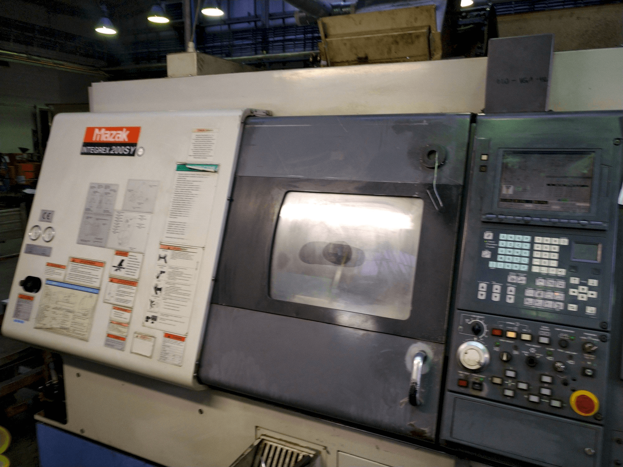 Frontansicht der Mazak INTEGREX 200 SY Maschine