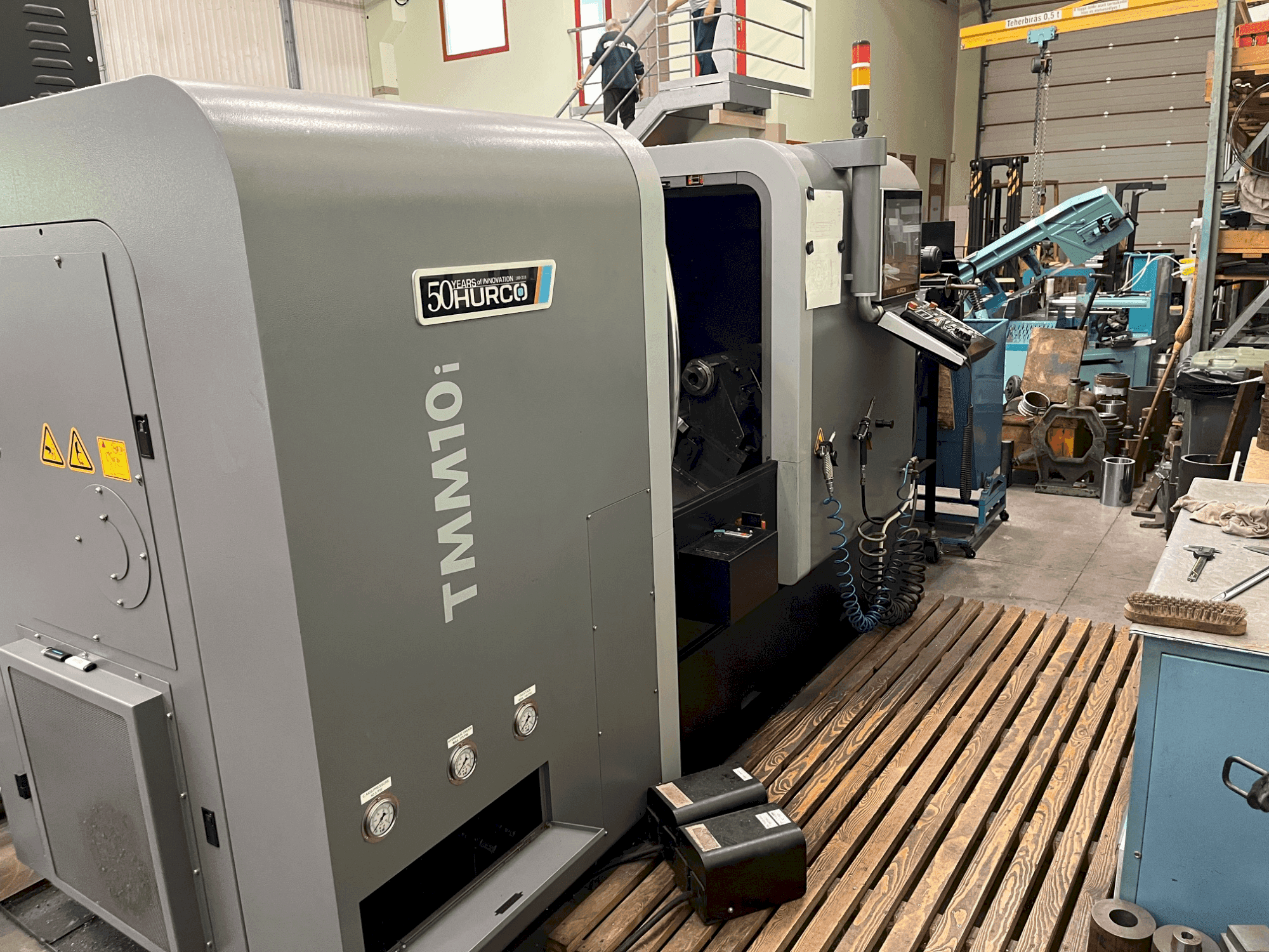 Frontansicht der Hurco TMM10i Maschine