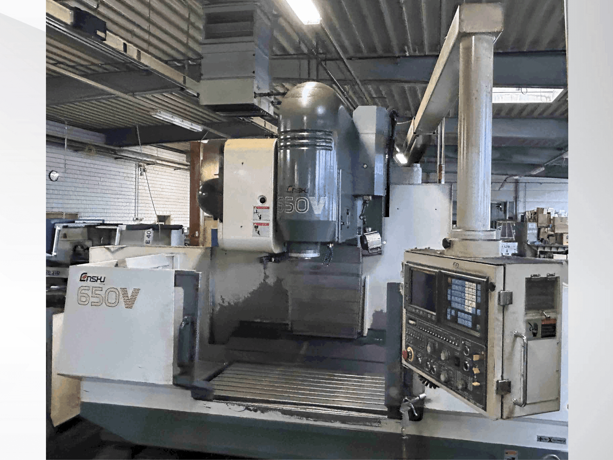 Frontansicht der Enshu 650 V Maschine