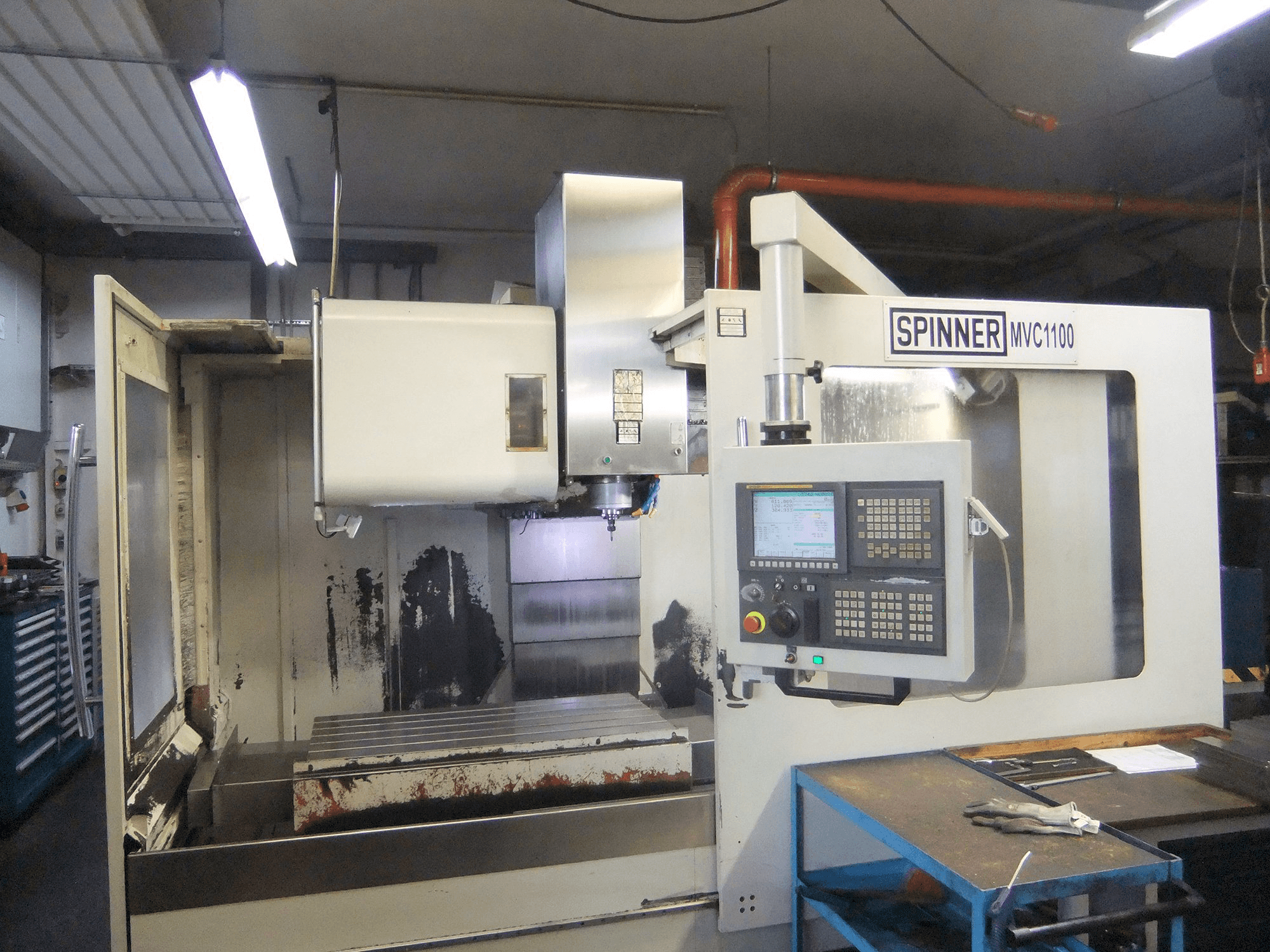 Frontansicht der SPINNER MVC1100 Maschine